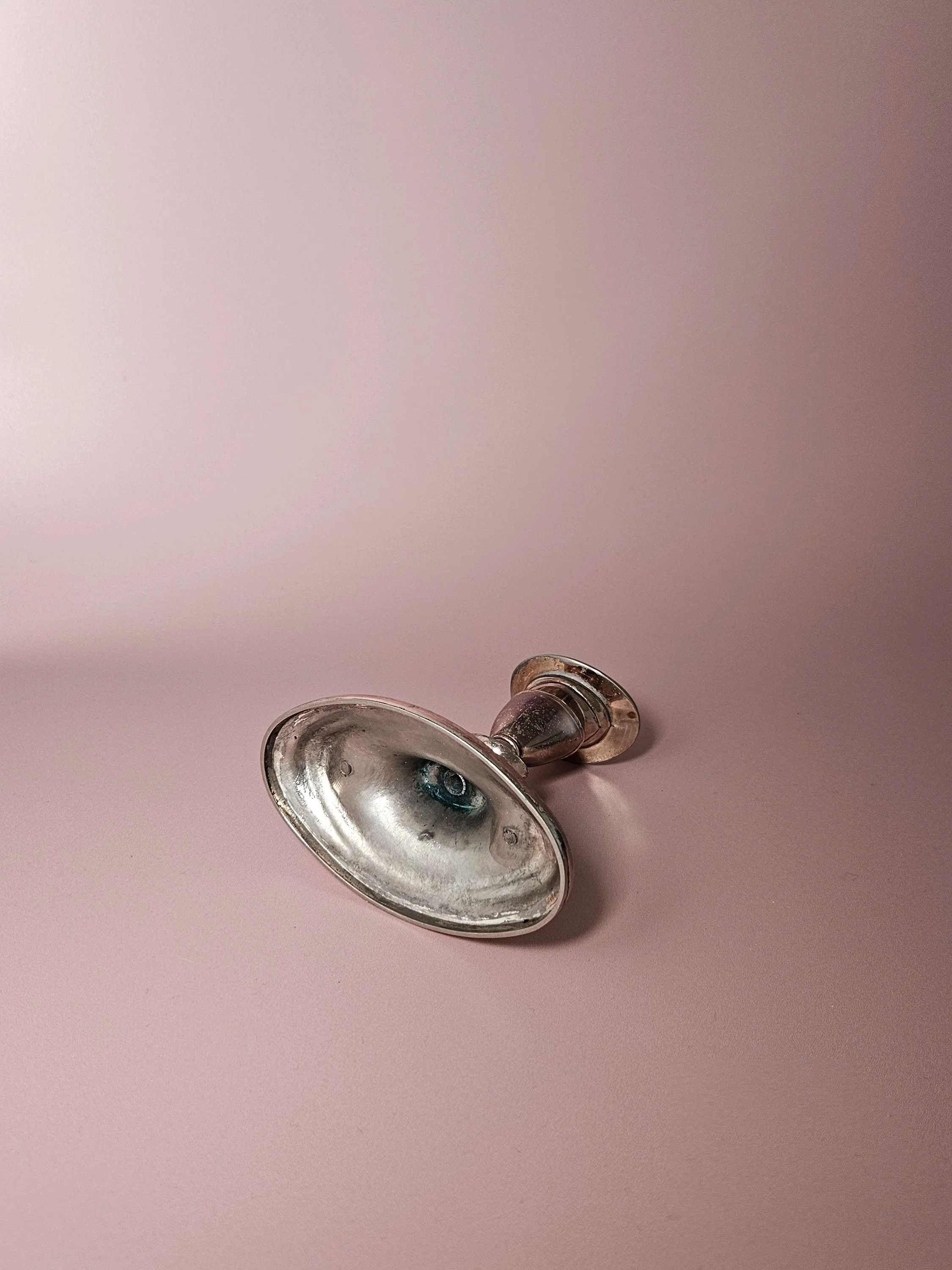Apartment_10_Silver_Candle_Holder_01.jpg