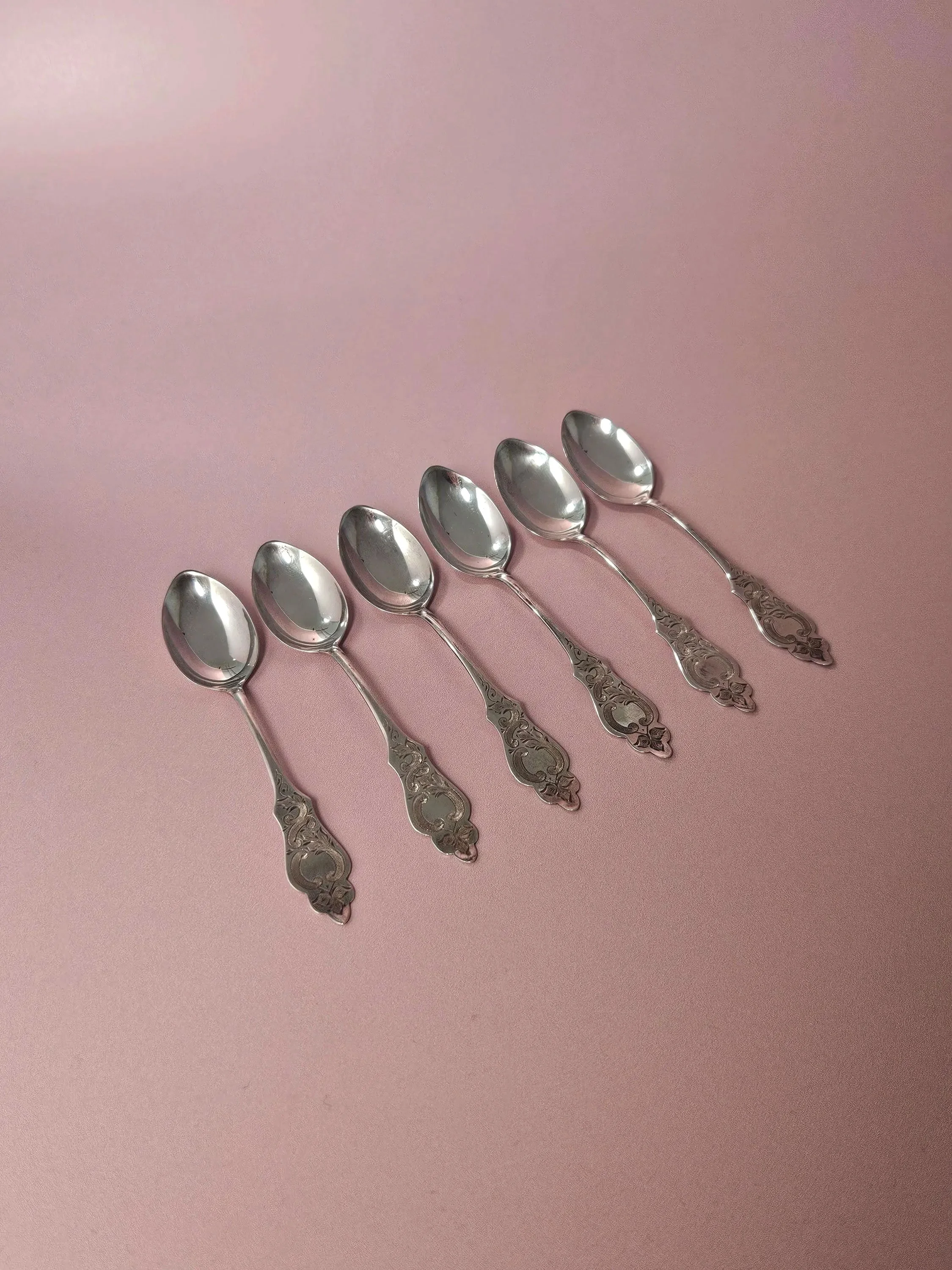 Apartment_No_10_Silver_Spoons_01.jpg