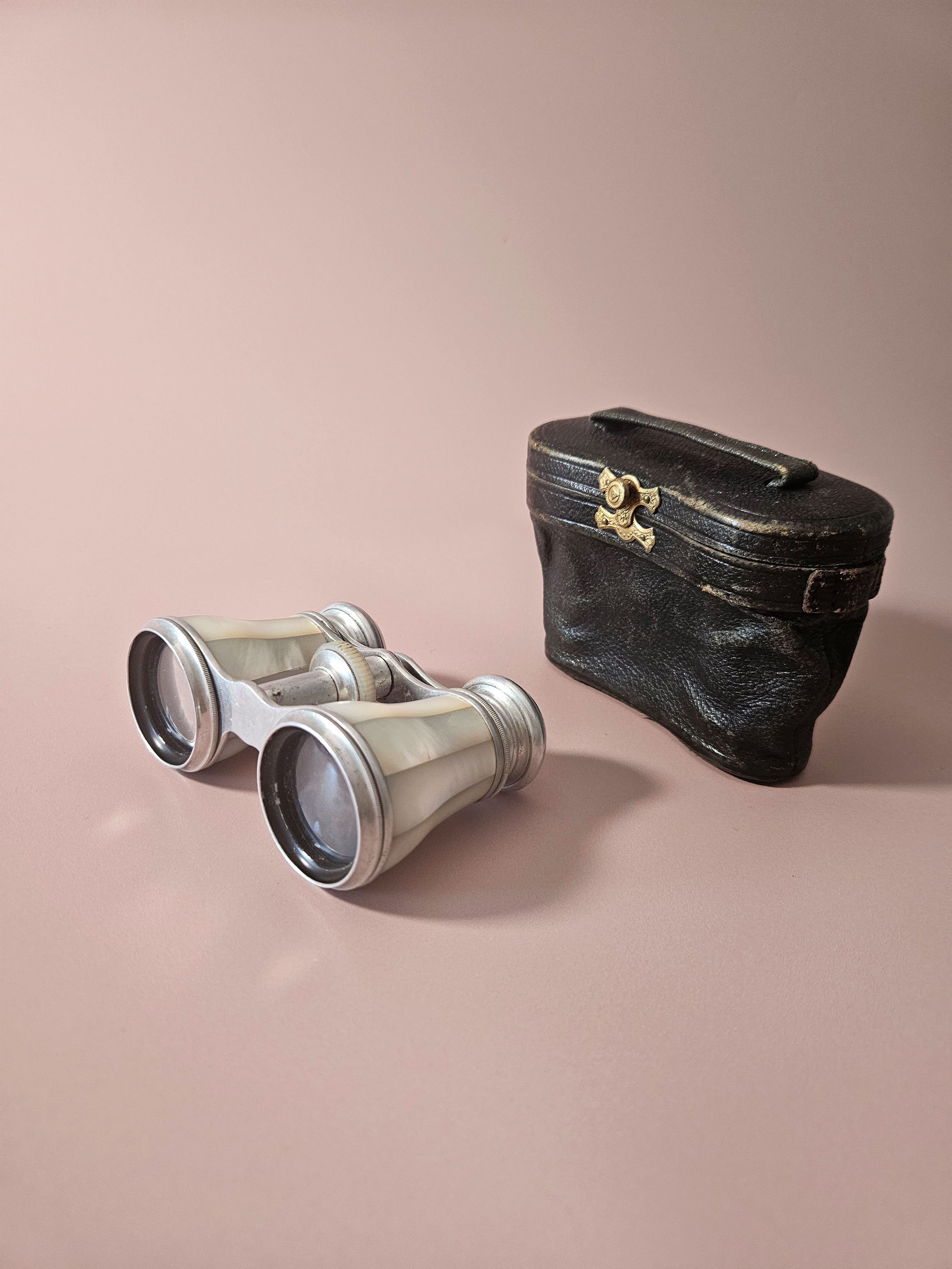 Apartment_No_10_Opera_Glasses_03.jpg