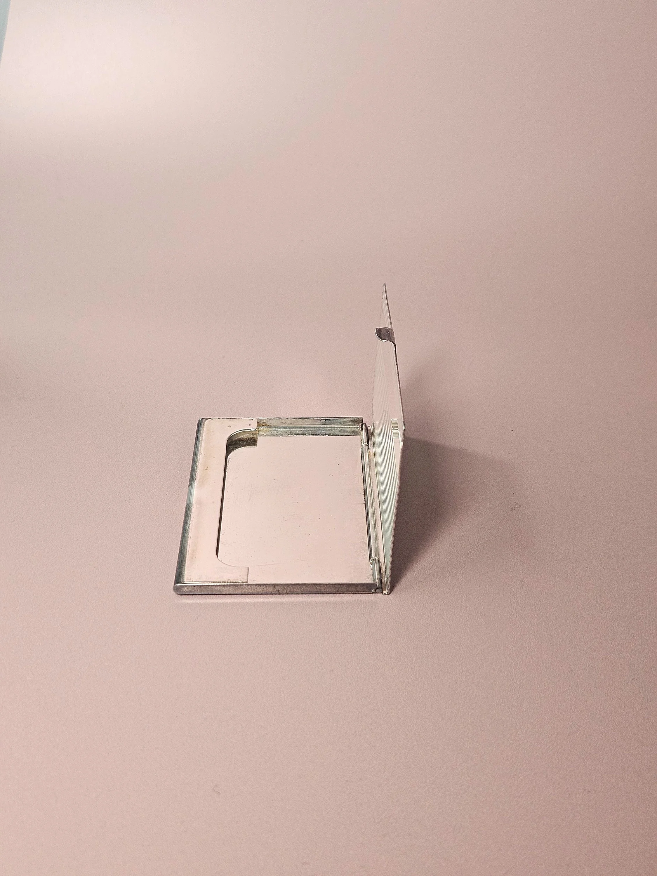 Apartment_No_10_Card_Holder_05.jpg