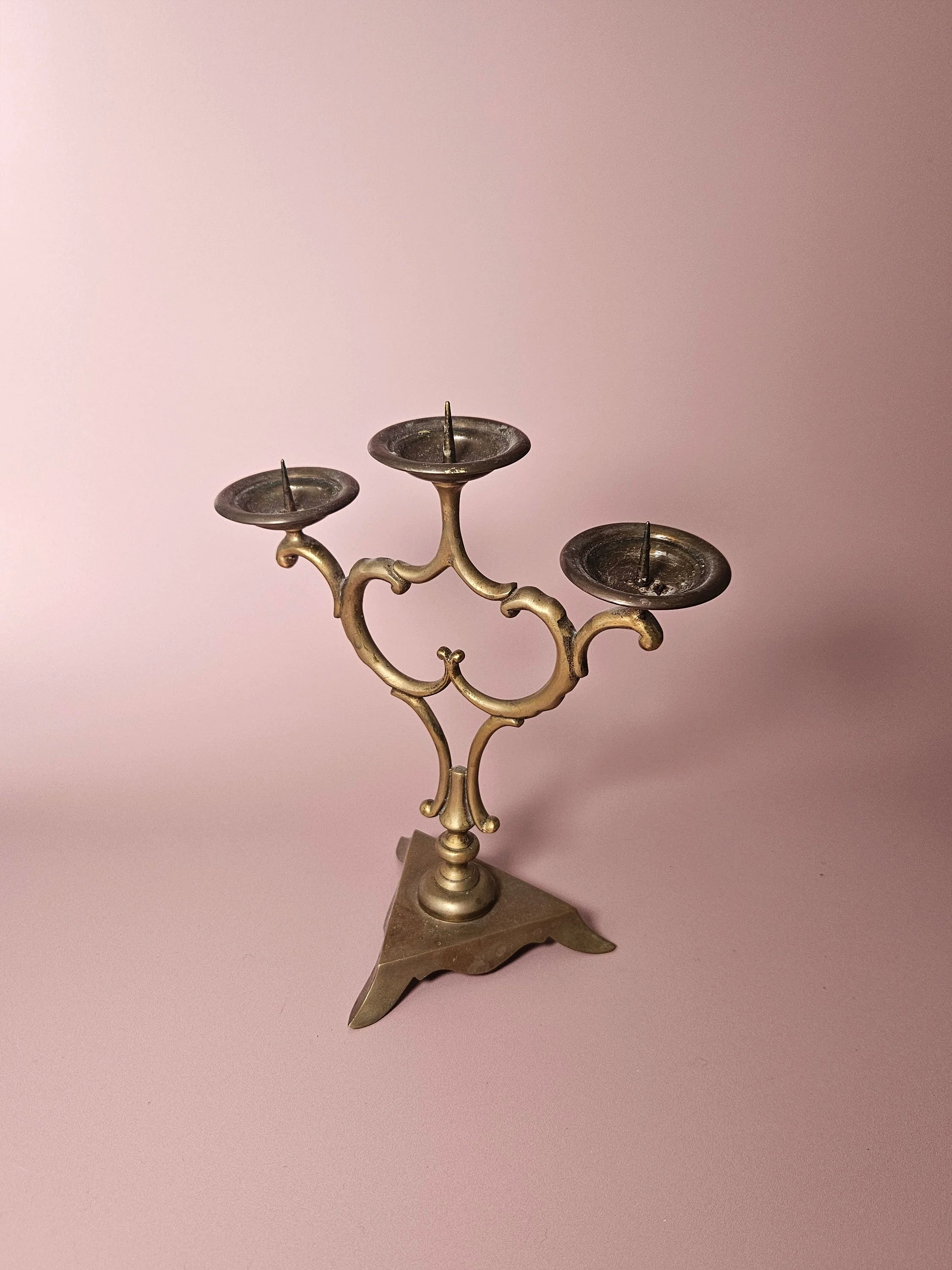 Apartment_10_Brass_Candle_Holder_Three_Arm_01.jpg