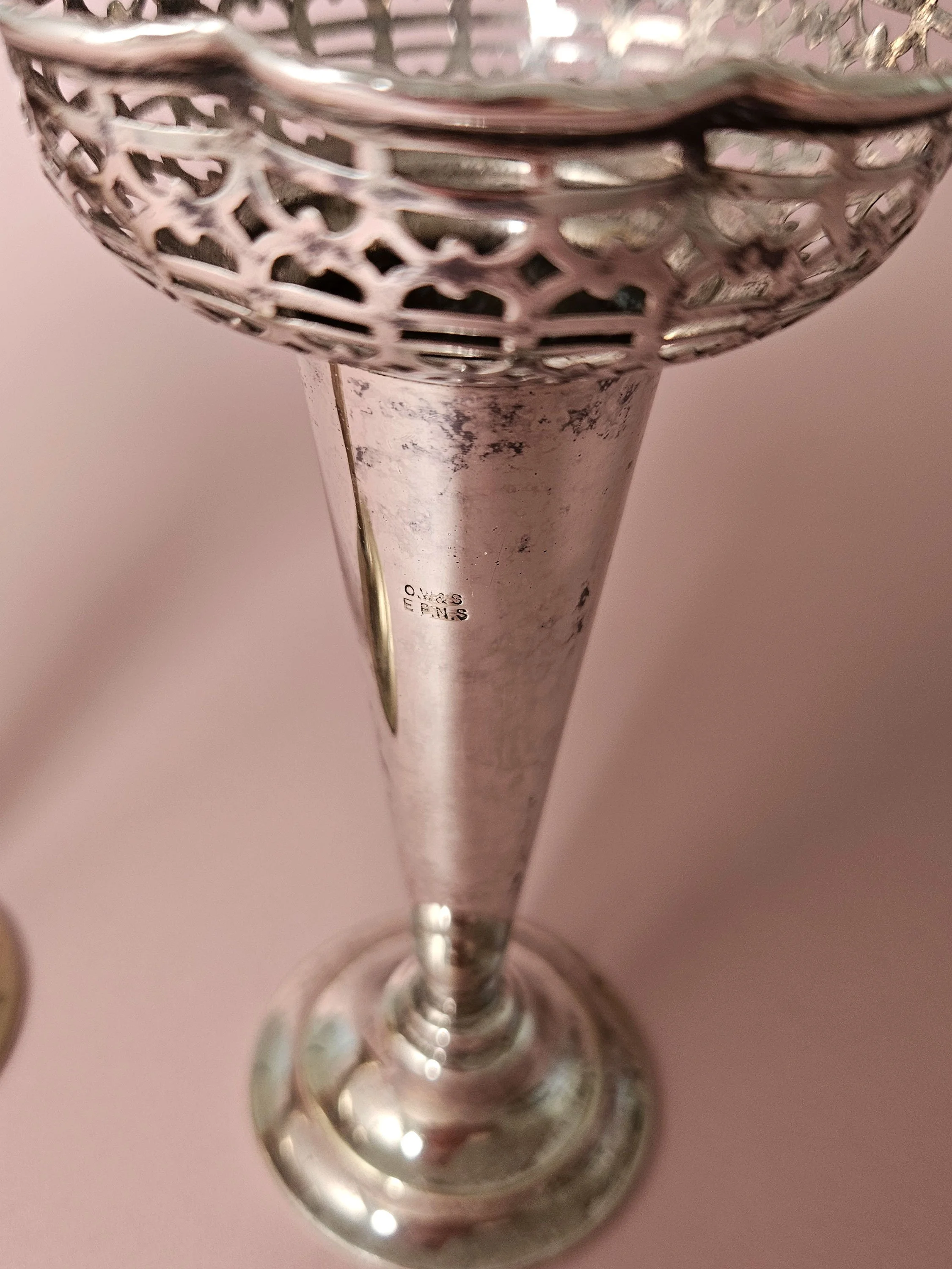 Apartment_10_Silver_Bronze_Vase_02.jpg