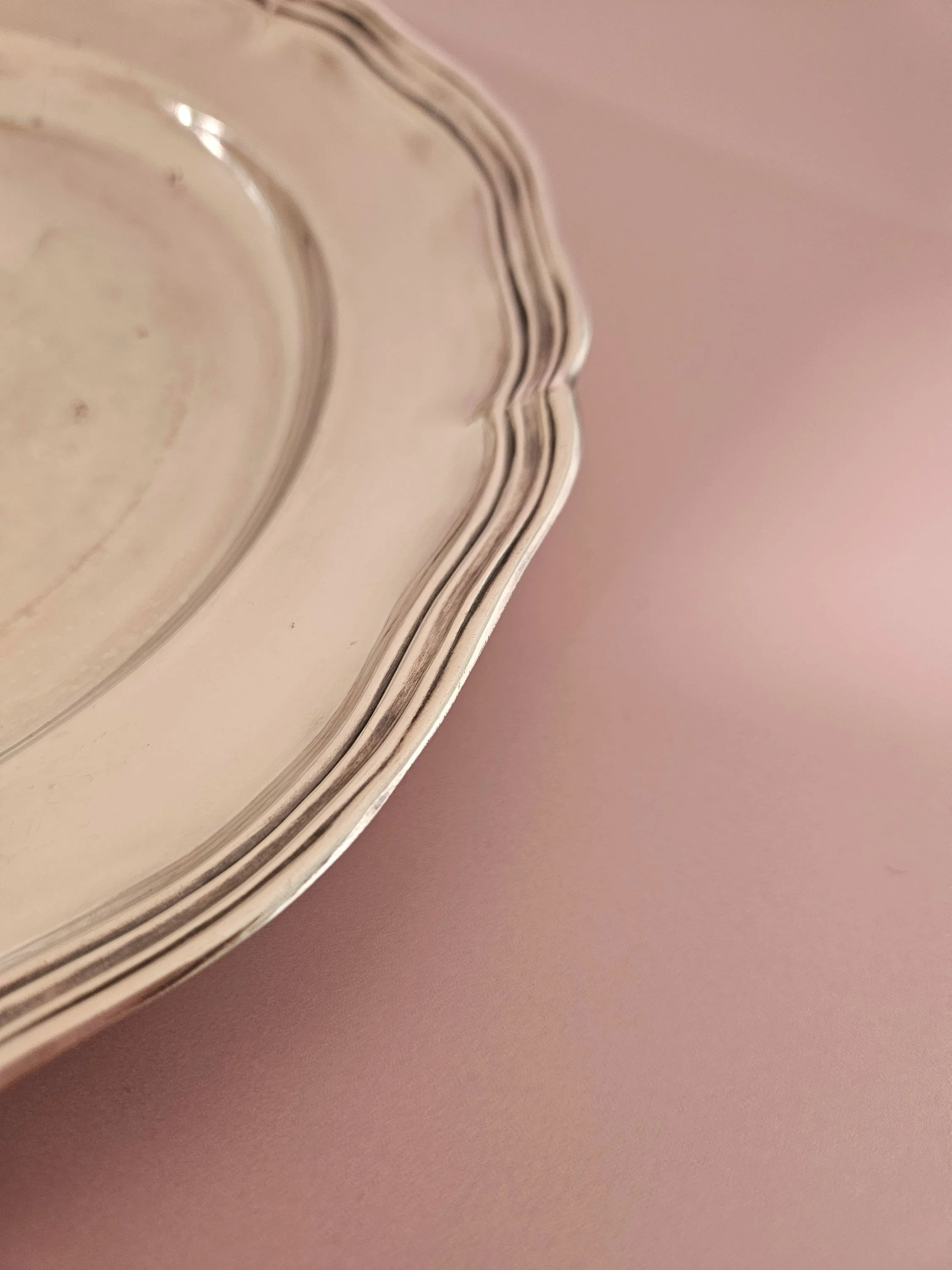 Apartment_No_10_Round_Silver_Plate_02.jpg