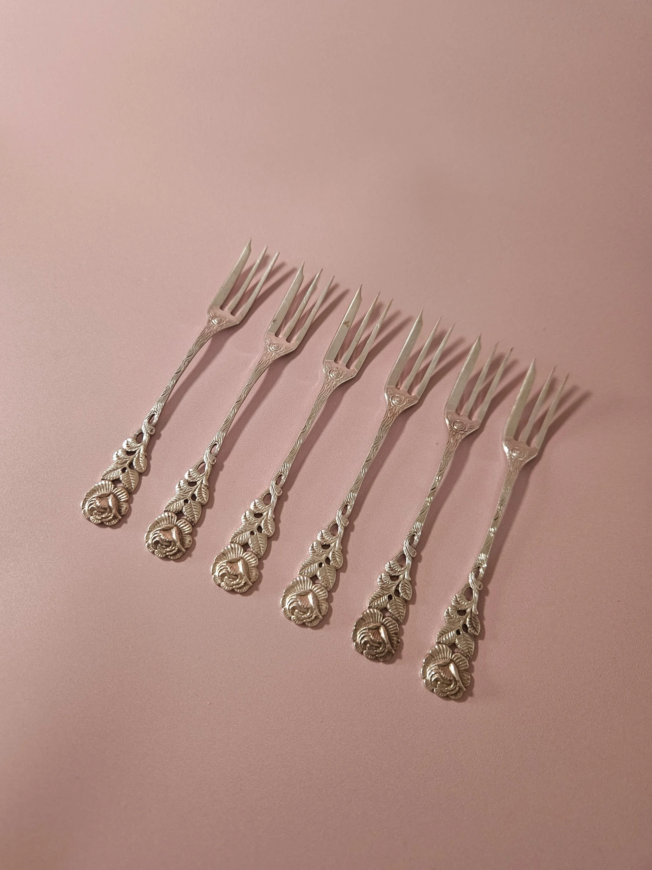 Apartment_No_10_Rose_Cutlery_09.jpg