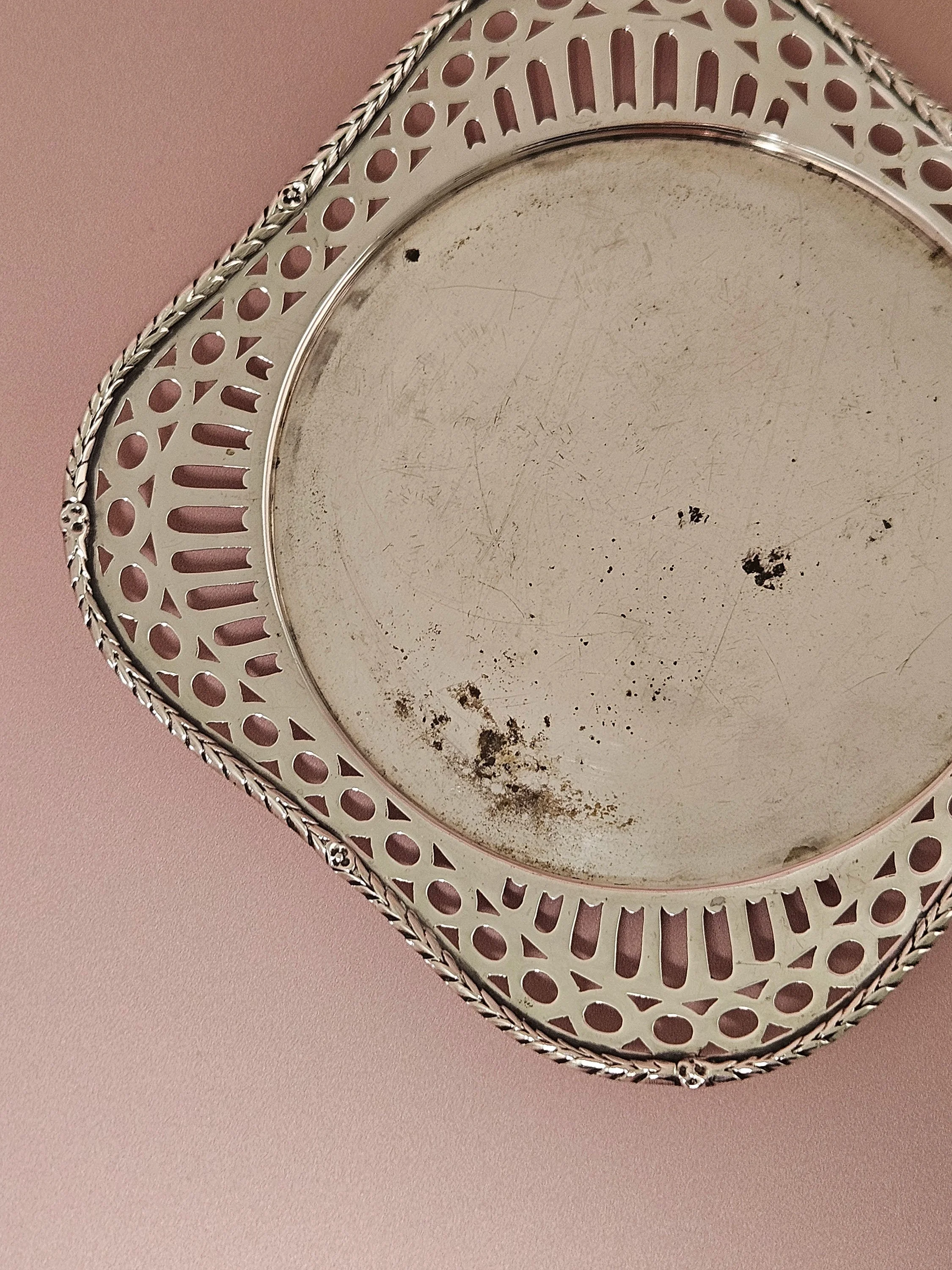 Apartment_10_Trinket_Plate_01.jpg