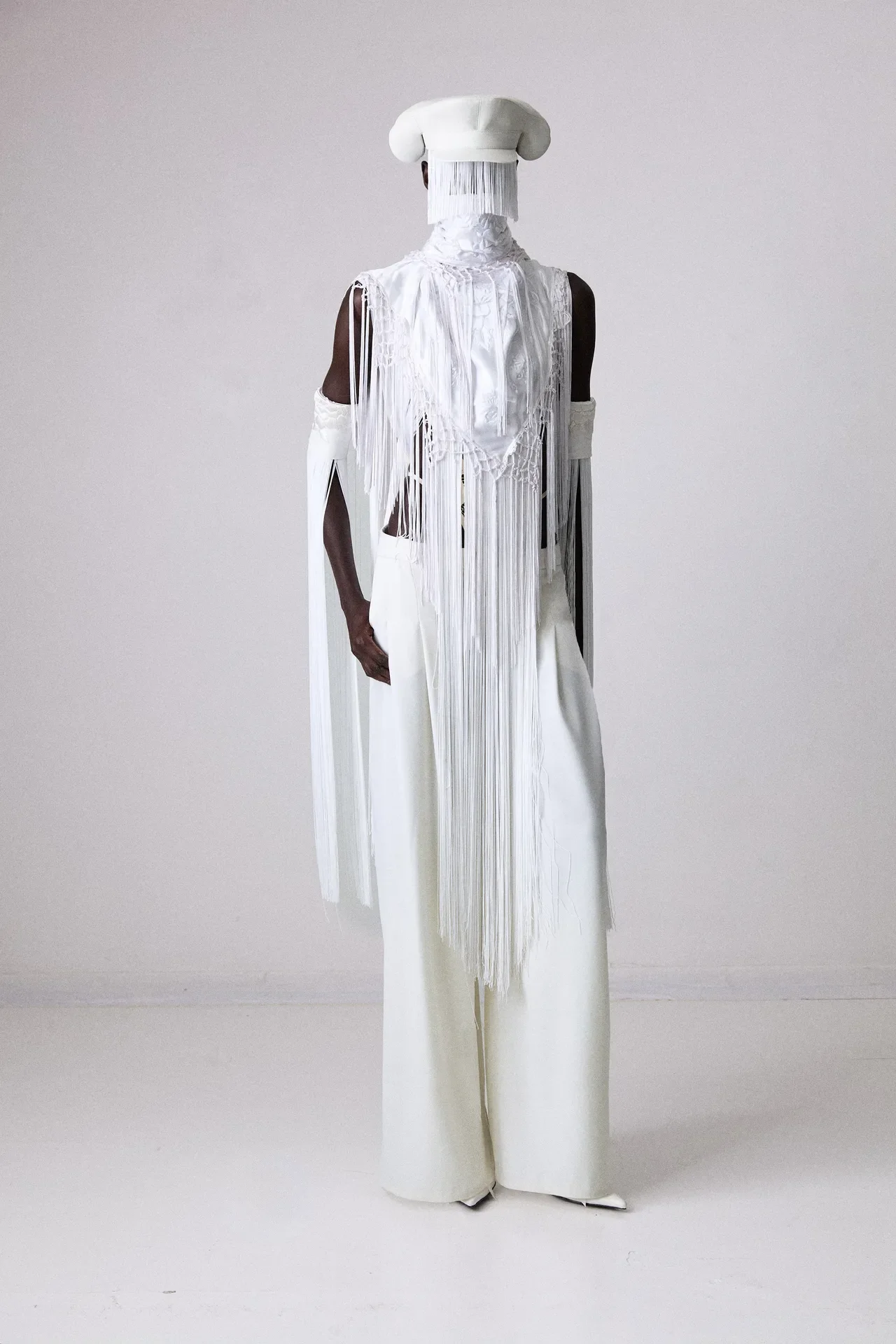 00001-luis-de-javier-spring-2026-ready-to-wear-credit-brand.webp