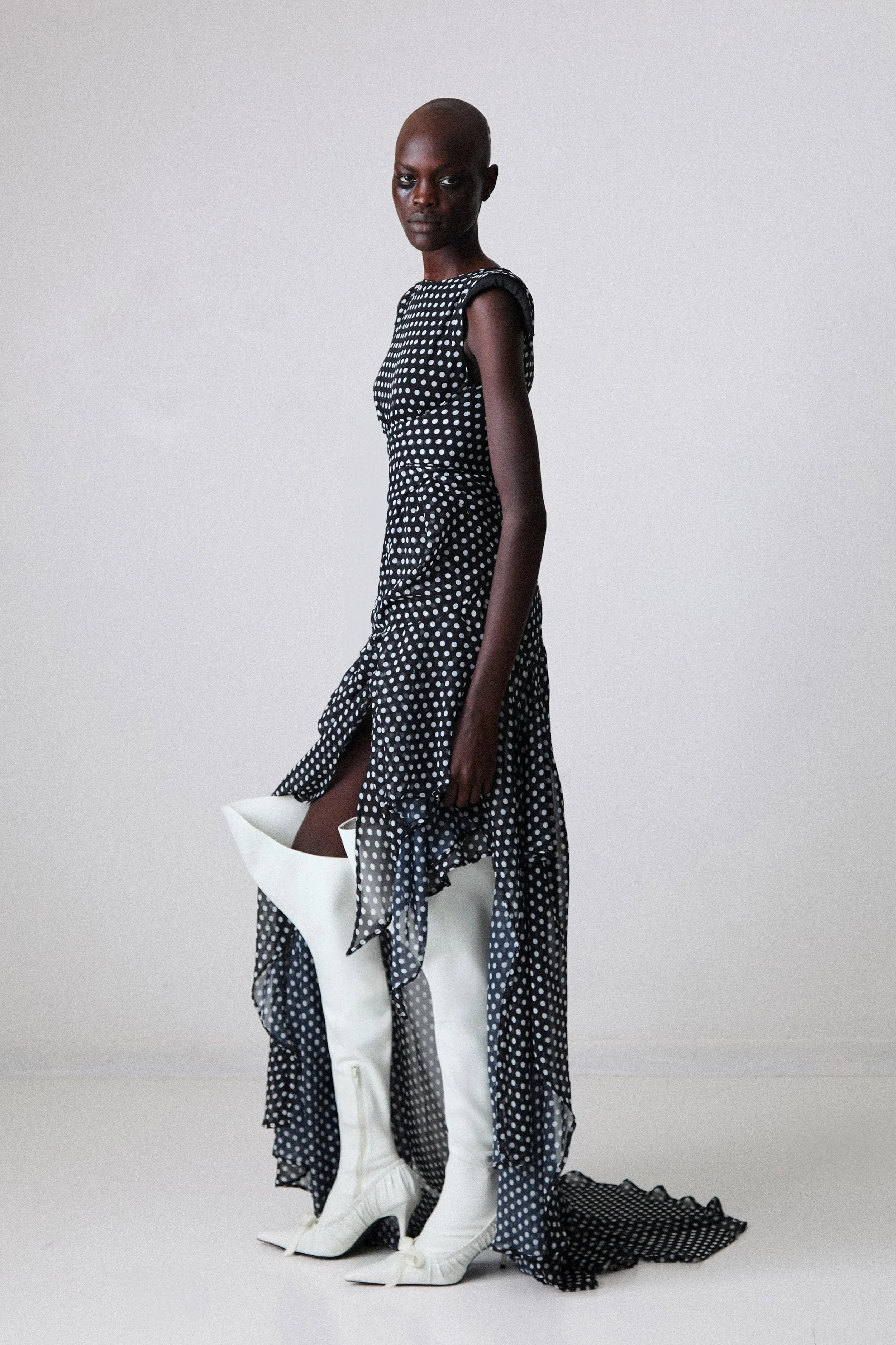 00008-luis-de-javier-spring-2026-ready-to-wear-credit-brand.webp