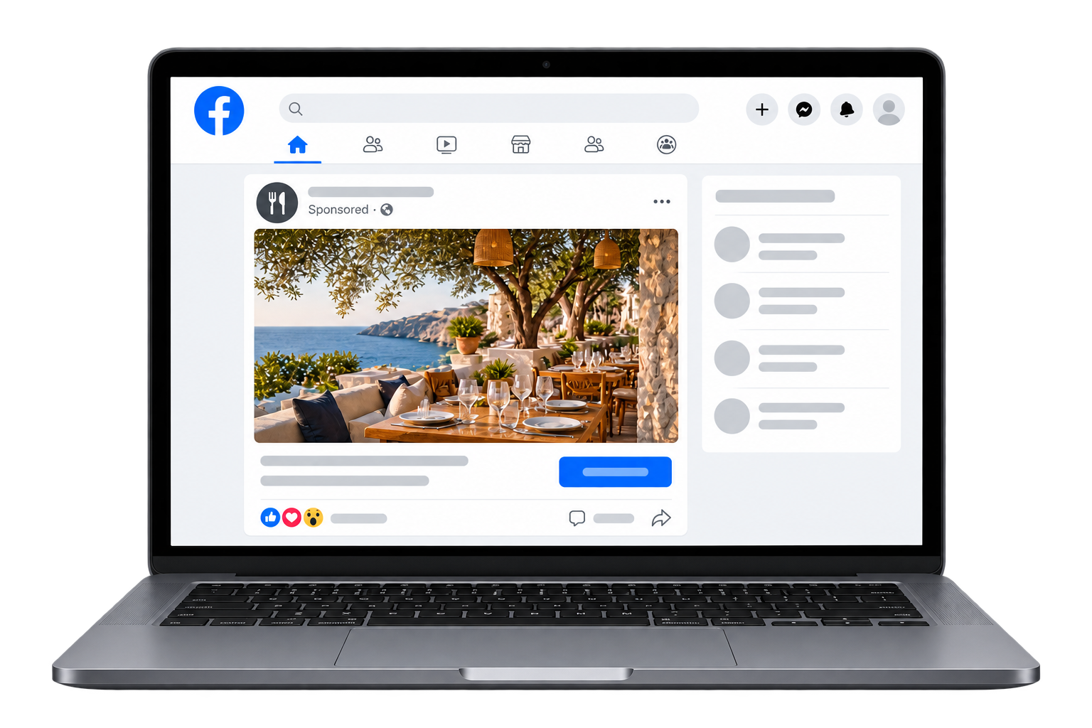 Pantalla de computadora portátil mostrando una publicación en Facebook de un restaurante al aire libre con vista al mar, mesas con platos y vasos, árboles y lámparas decorativas.