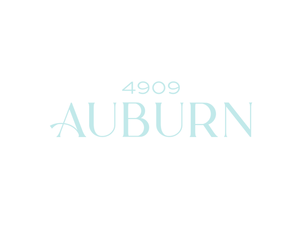 Número 4909 y la palabra 'AUBURN' en letras grandes en un fondo negro.