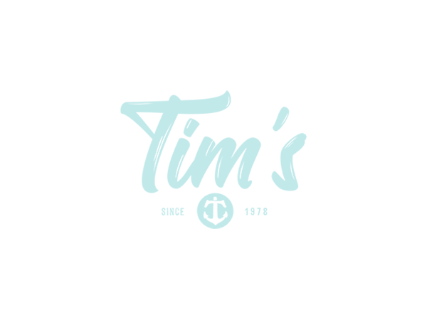 Logotipo con texto en color azul claro que dice 'Tim's', junto a un ancla y las palabras 'Since 1978' en letras pequeñas.