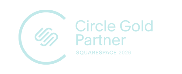 Logotipo que dice 'Circle Gold Partner' y 'Squarespace 2026' con un símbolo circular y entrelazado.