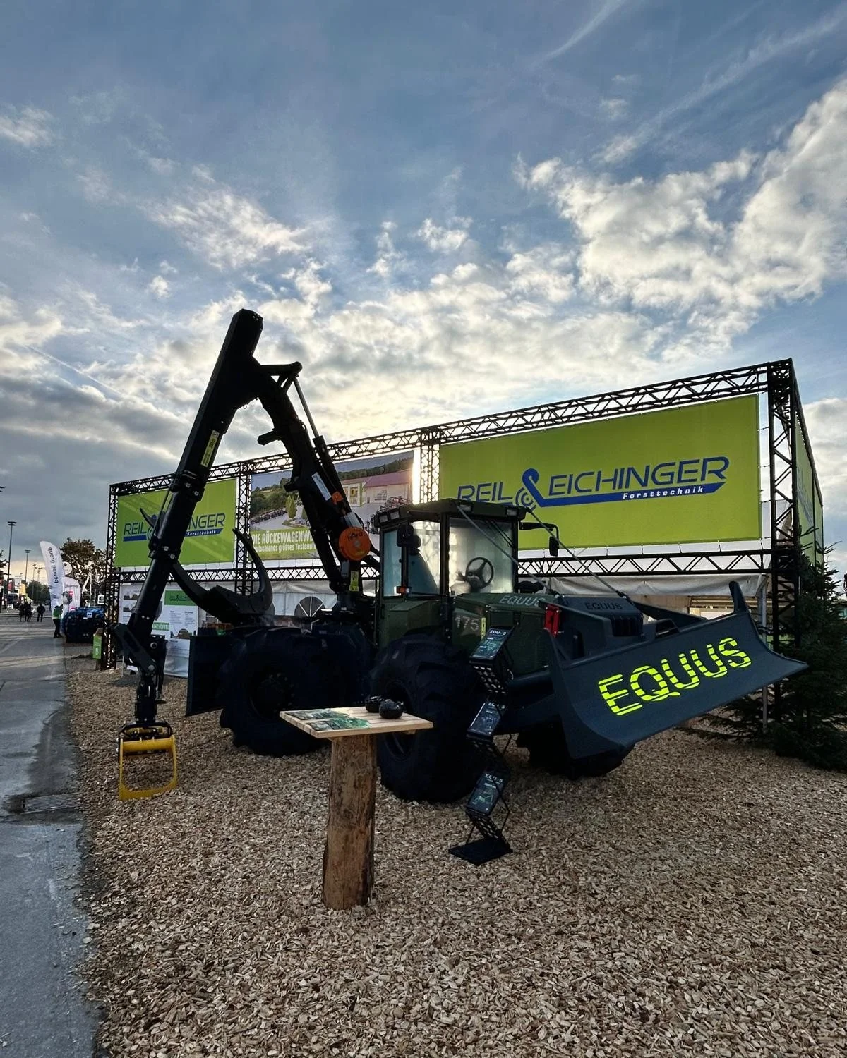 🇬🇧 𝗜𝗡𝗧𝗘𝗥𝗙𝗢𝗥𝗦𝗧 𝟮𝟬𝟮𝟲 𝘀𝘁𝗮𝗿𝘁𝘀 𝘁𝗼𝗱𝗮𝘆! 🚜🌲
📍 Munich, Germany 🇩🇪 | October 15&ndash;18
Discover the hot new EQUUS 135 UN forestry tractor alongside the powerful EQUUS 175 UN at our distributo @reileichinger &rsquo;s stand &nda
