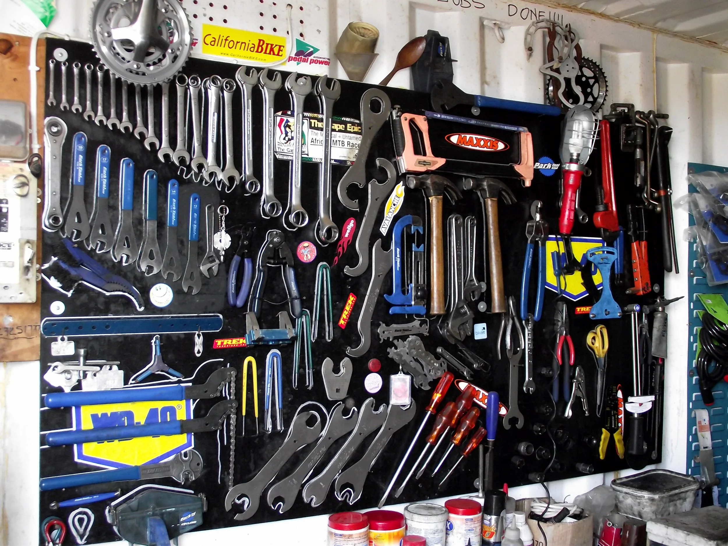 Workshop equipped with tools - Copy.jpg