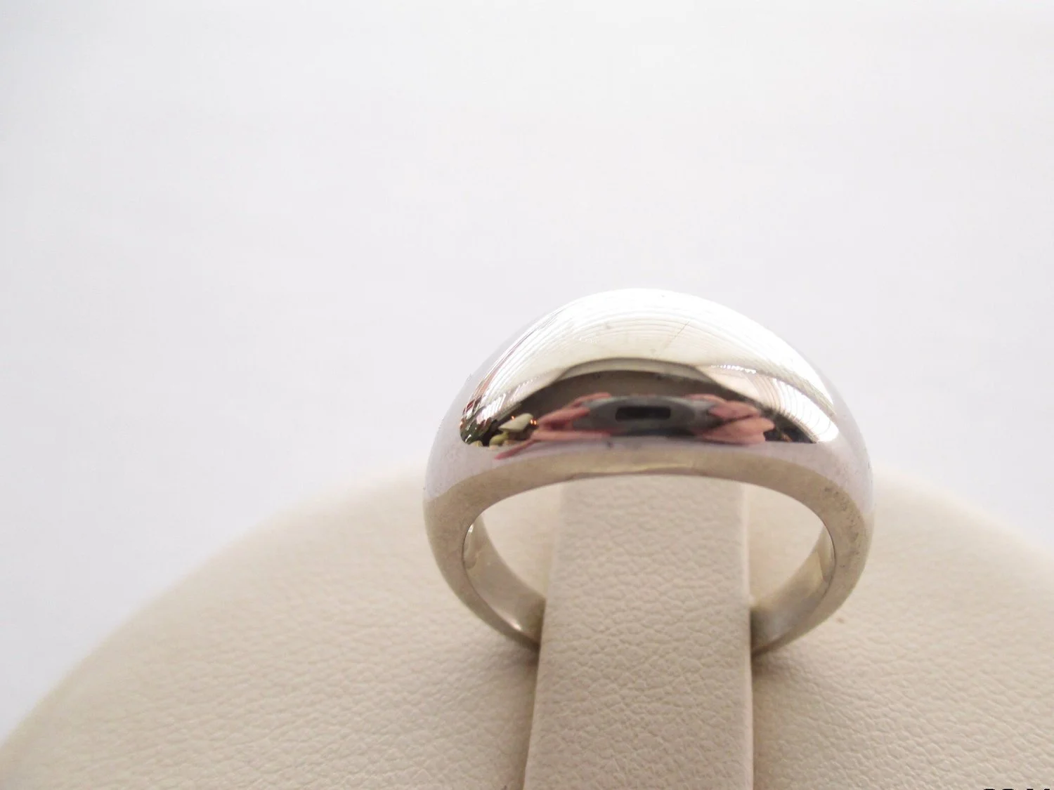 14K White Gold Domed Ring – Size 7