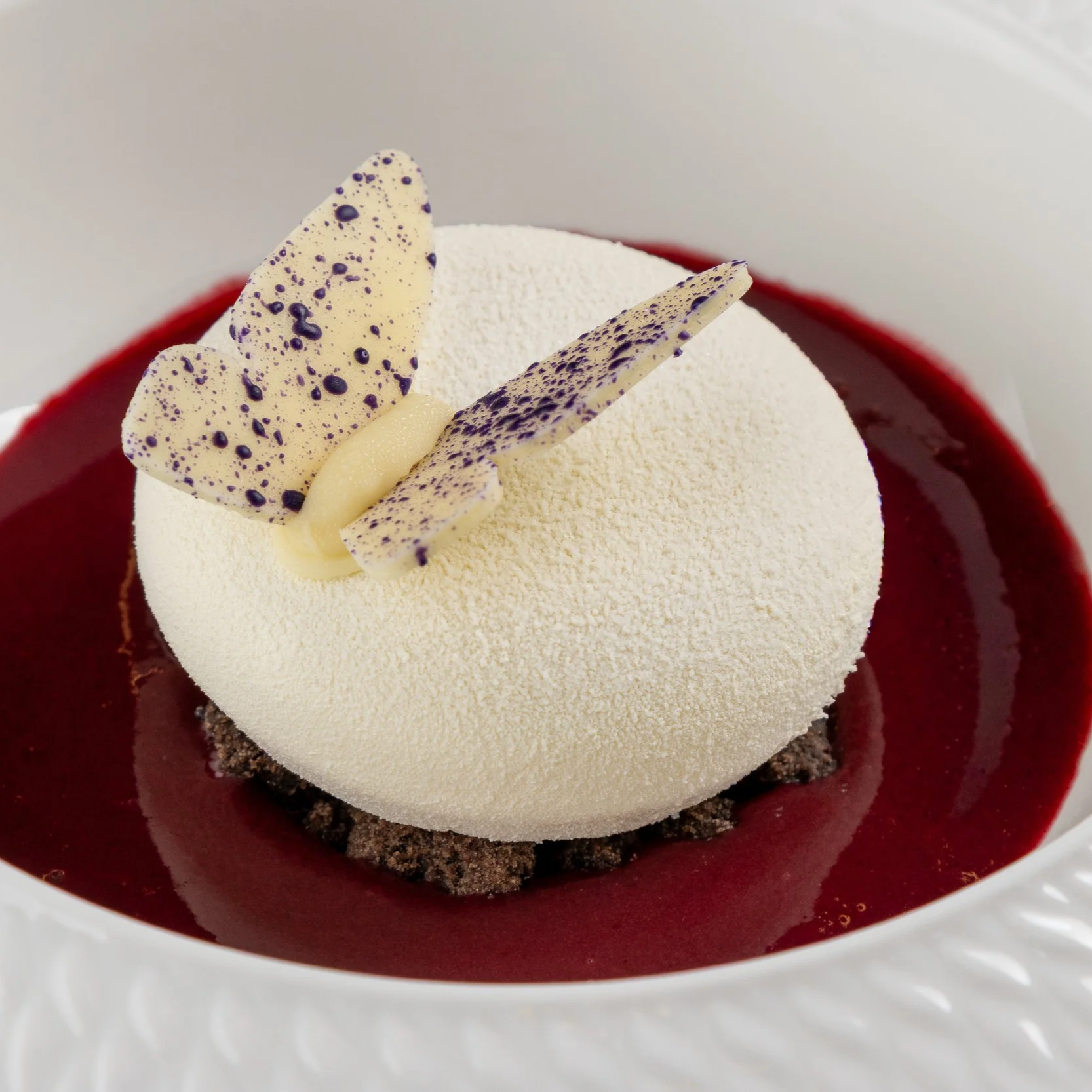 Sobremesa exclusiva criada pela Ahto Pâtisserie para o menu de restaurante parceiro.