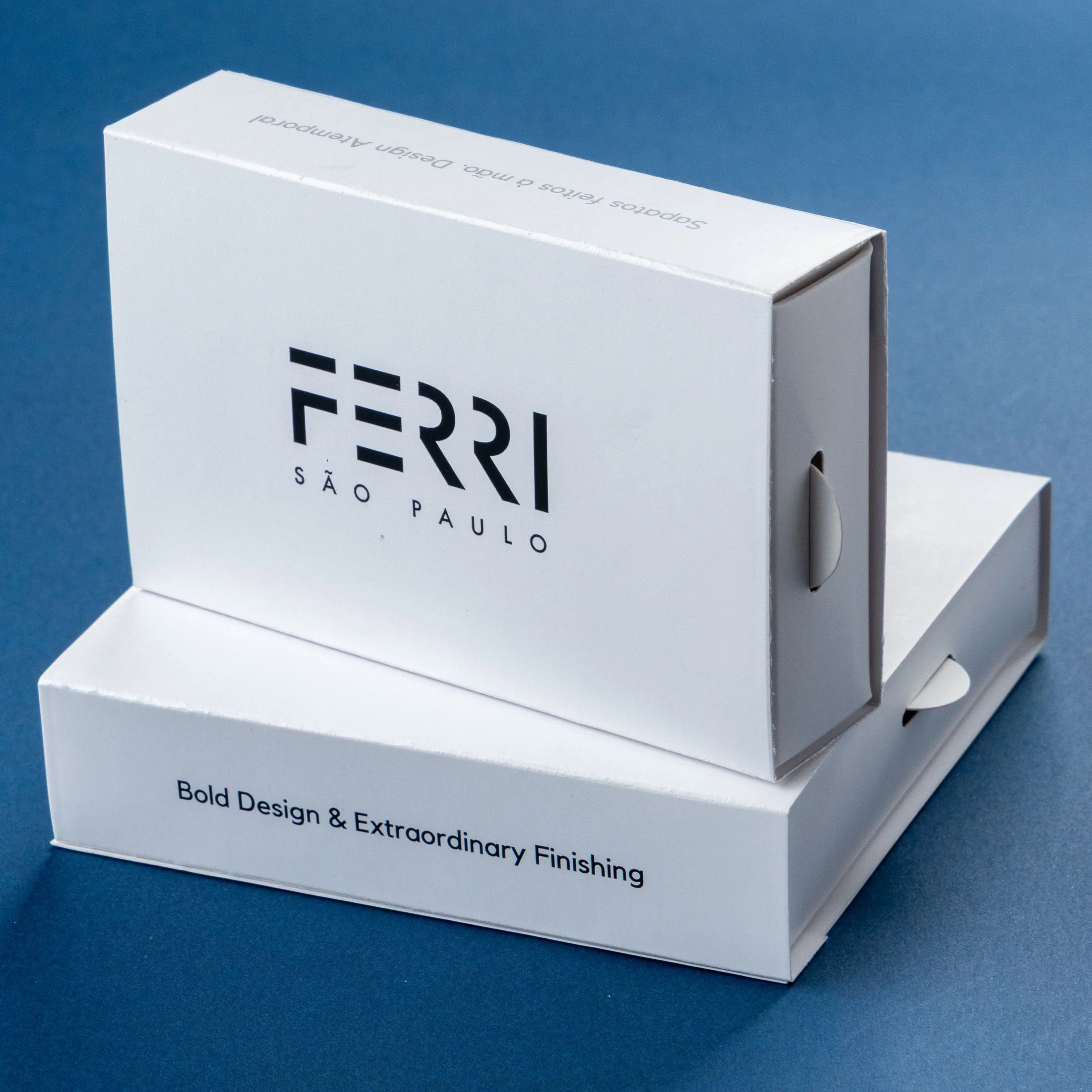 Caixa personalizada desenvolvida pela Ahto Pâtisserie para projeto corporativo da Ferri São Paulo.