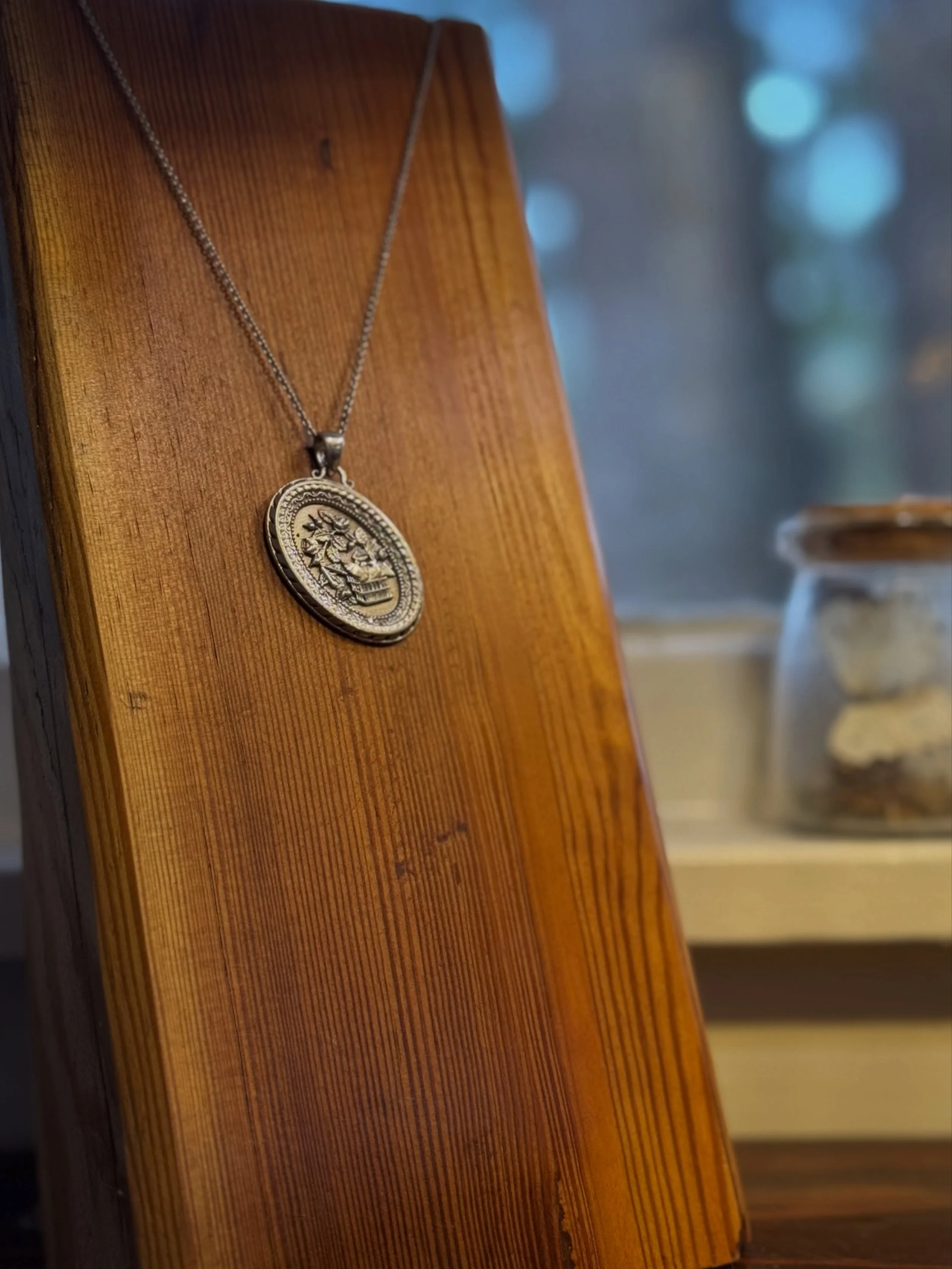 This piece is off to @reduxartcenter for their 24th annual auction!

The pendant was adapted from a hand-carved medallion found on an antique armoire in a historic Charleston plantation. A little piece of Charleston history reimagined in sterling sil