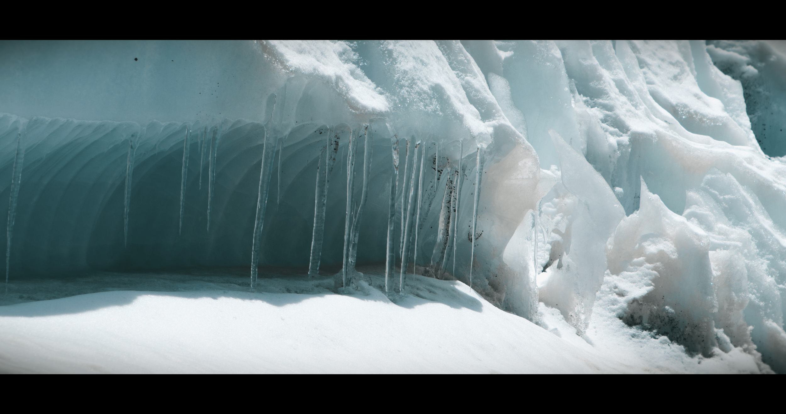 Grotte de glace et stalactiques