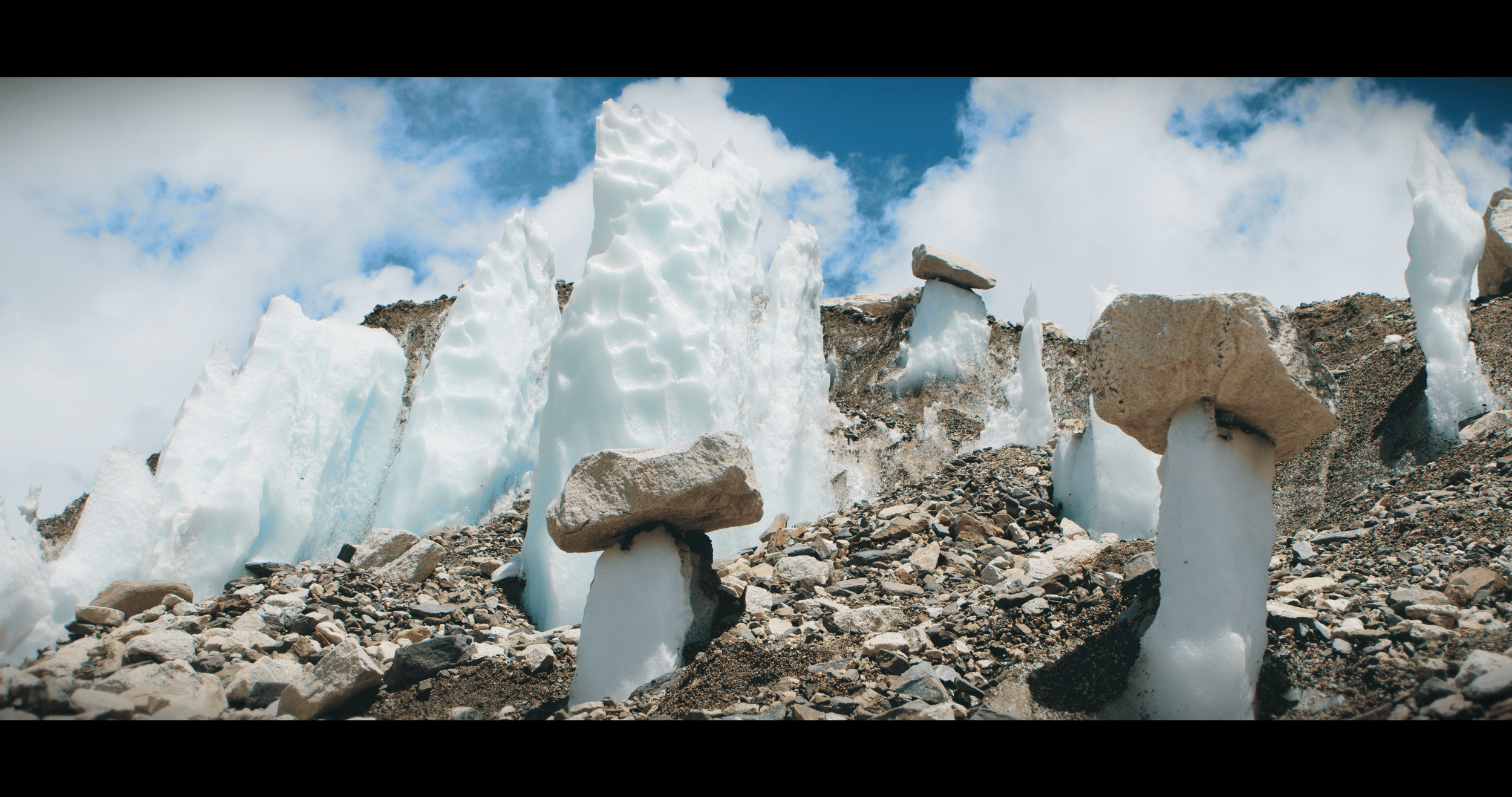 Pénitents de glace et roches 