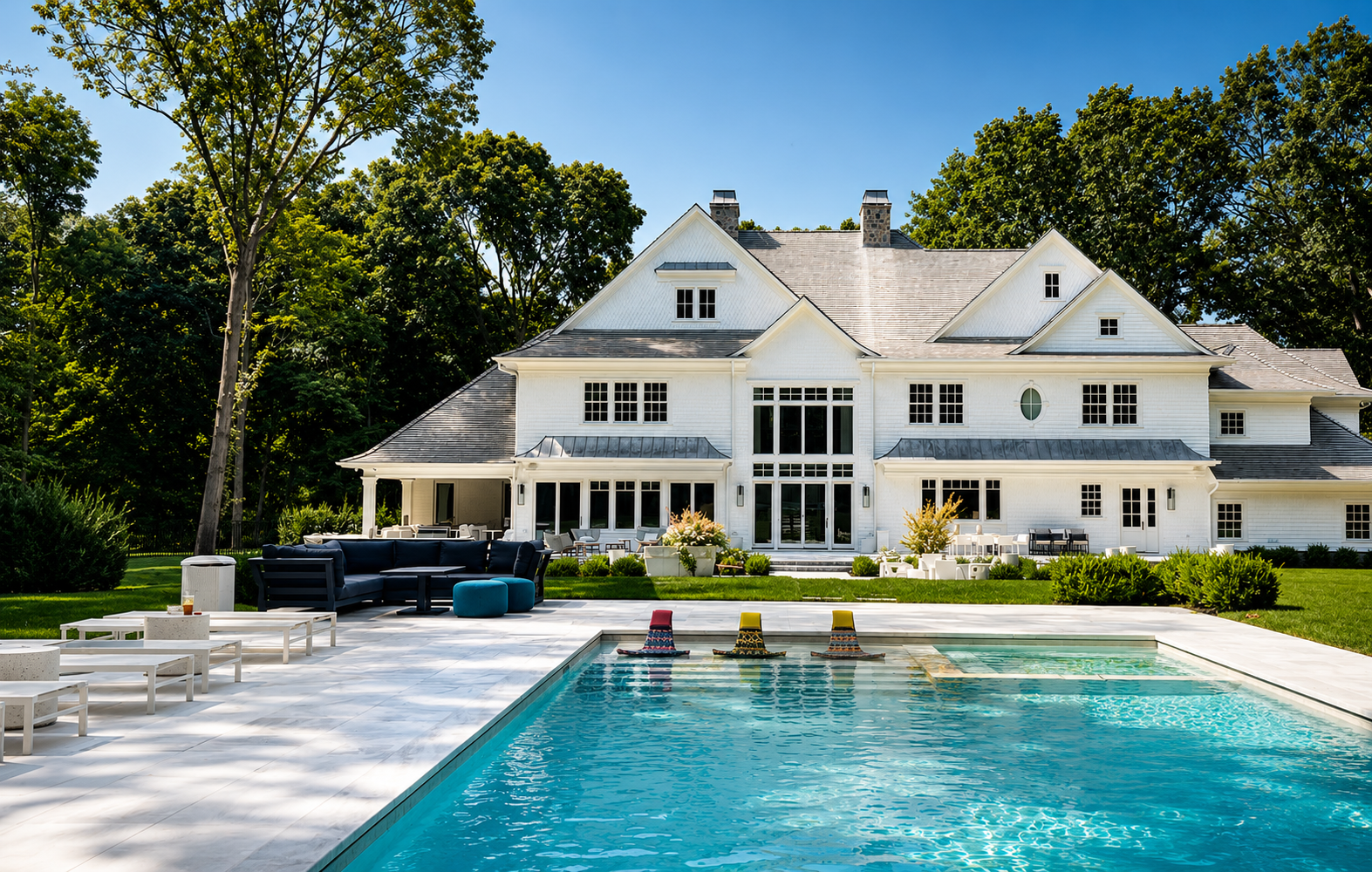 Locust Valley residence with layered natural materials and sculptural furnishings