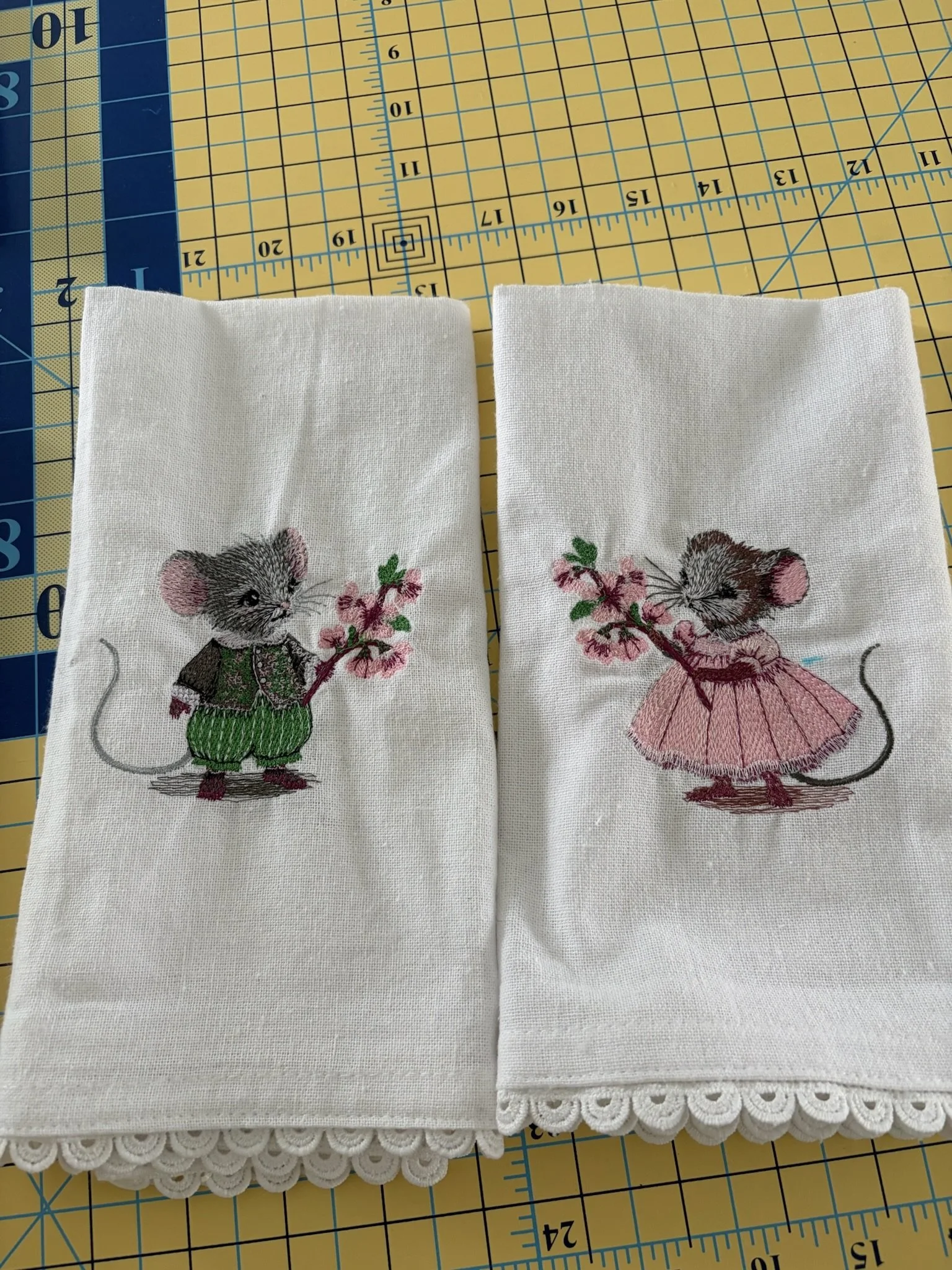 Two little mouse-embroidered cloth napkins with lace trim