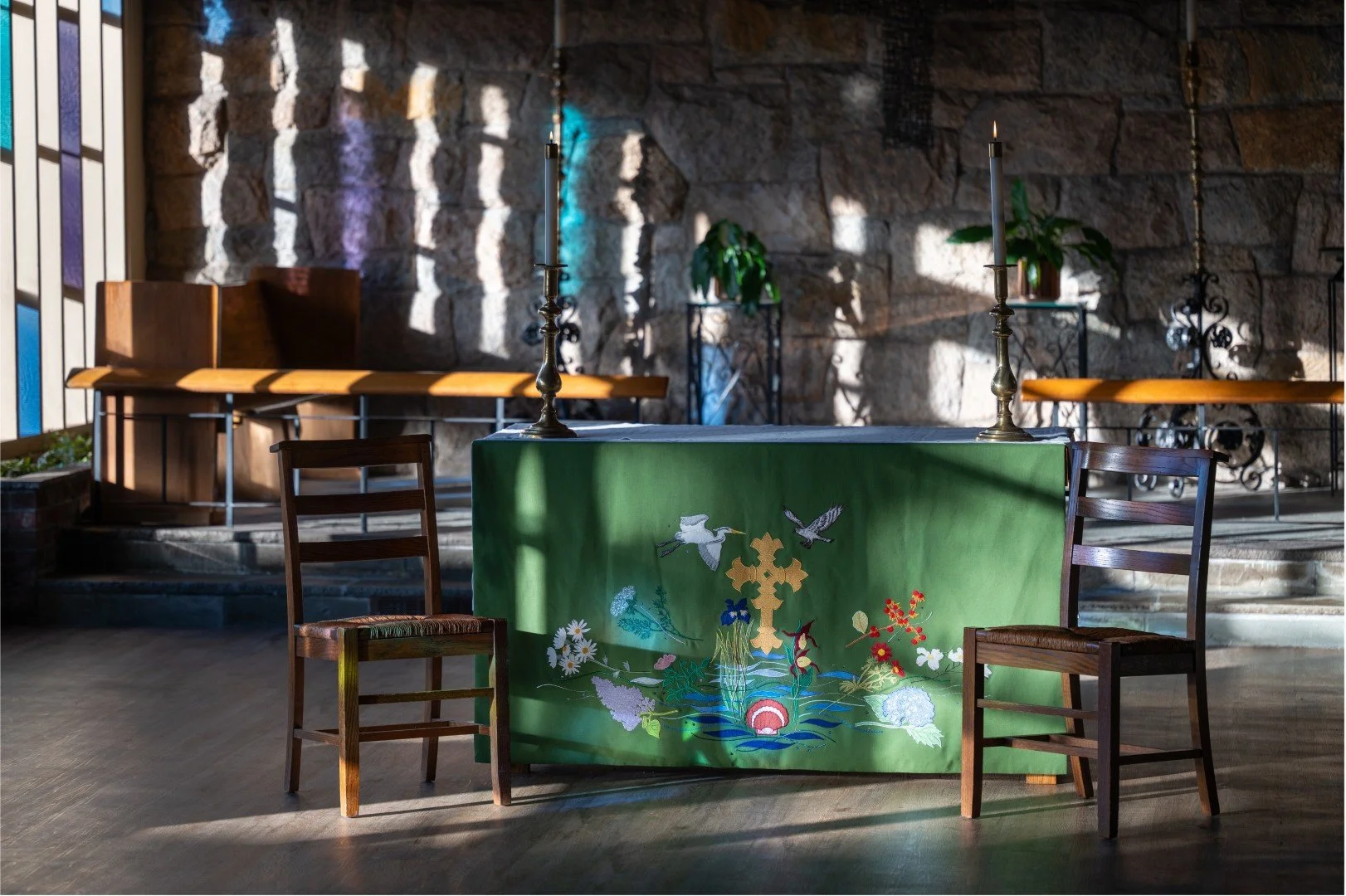 All Saints Chapel,  Interior
