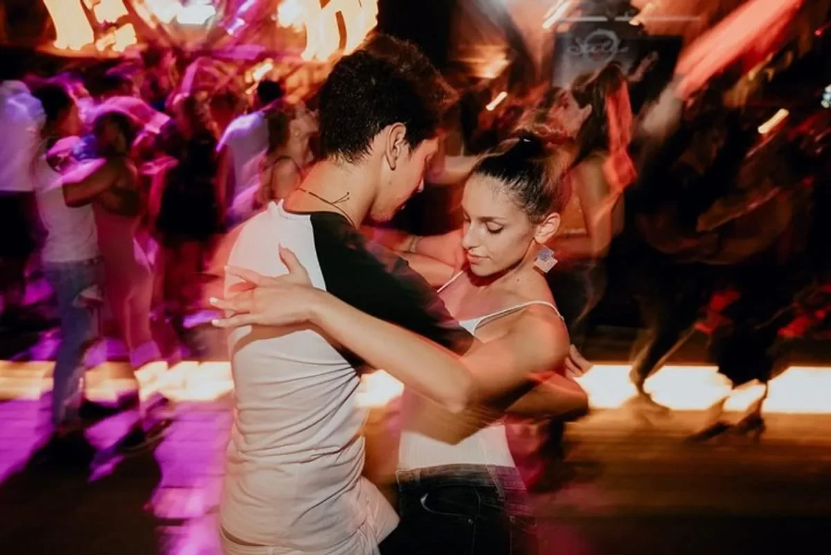 Salsa tanzen und Grundschritt lernen in den Tanzkursen in Zurich
