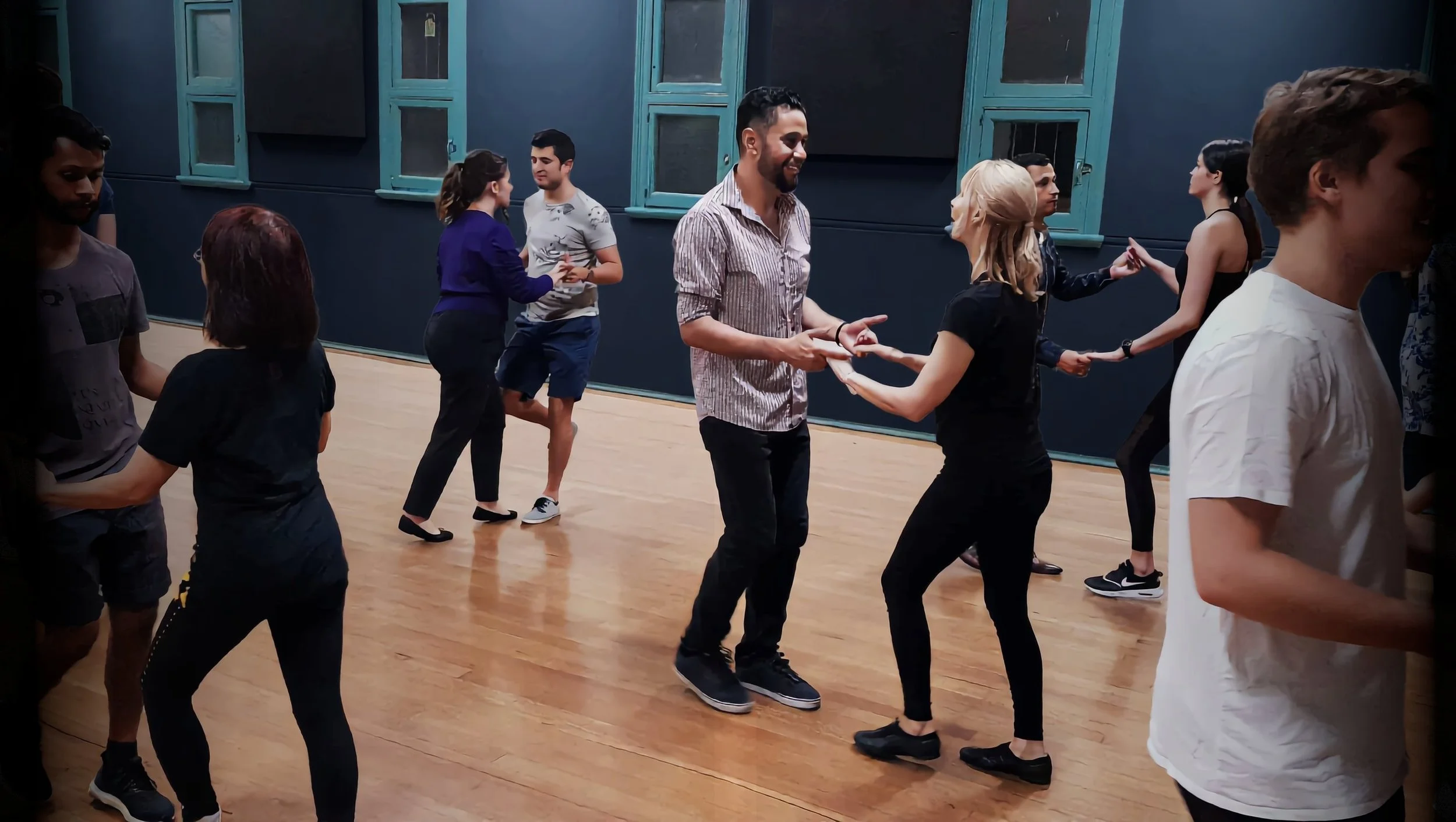 Salsa Anfanger lernen Grundschritt und Figuren im LA On1 und Puerto Style in Zurich