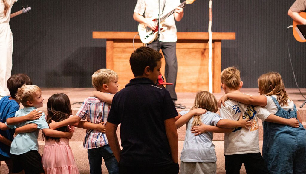 children worshiping Jesus