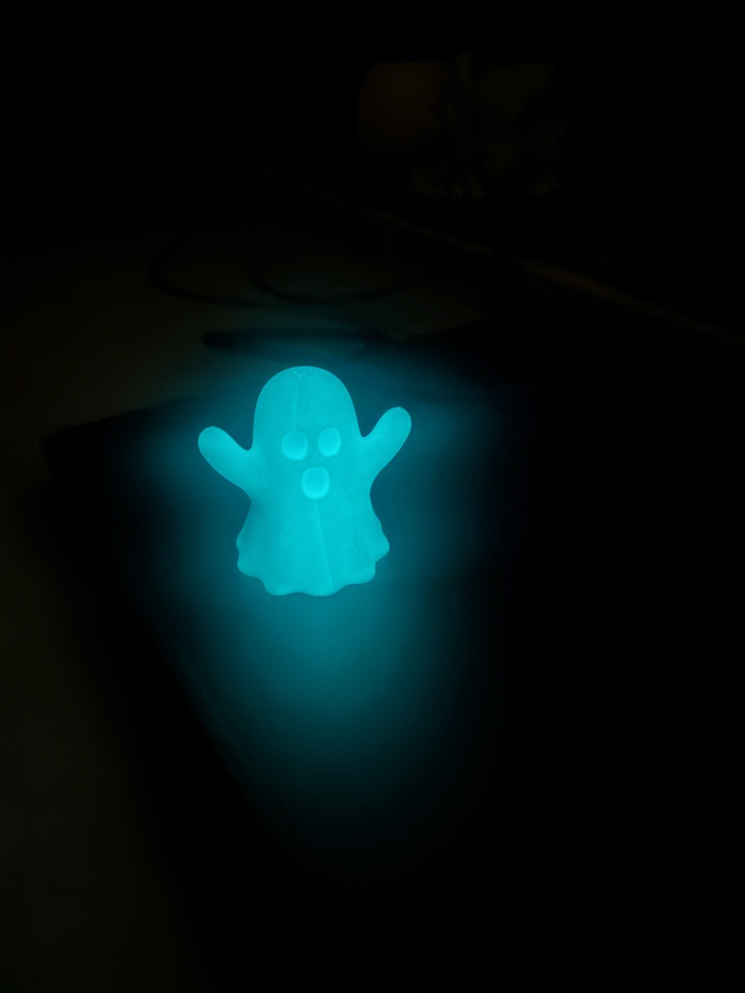 small glow ghost