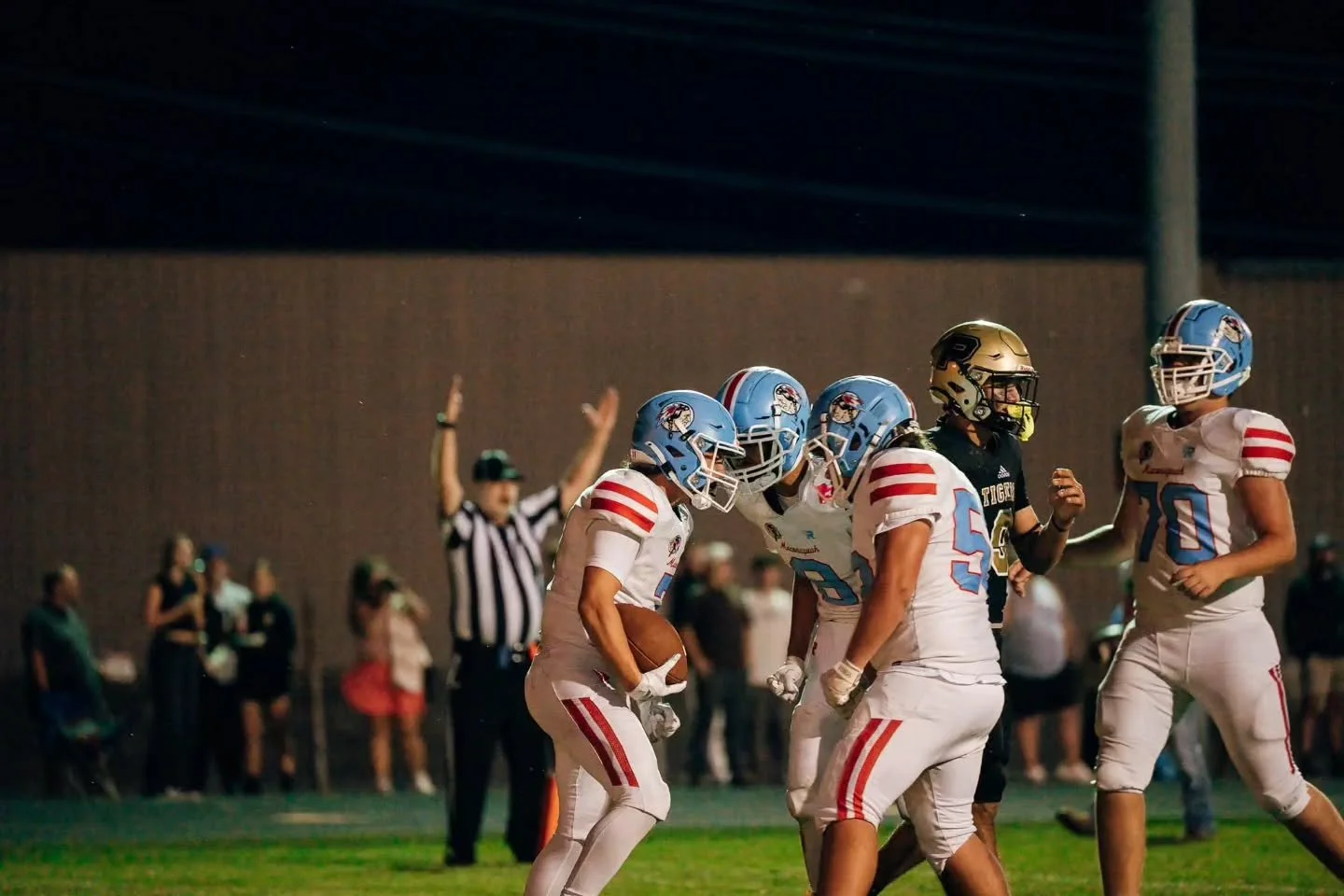 A close game the entire night, but Maconaquah pulled through! Photos are up in the gallery in bio.

#peruvsmac #rivalry #fnl