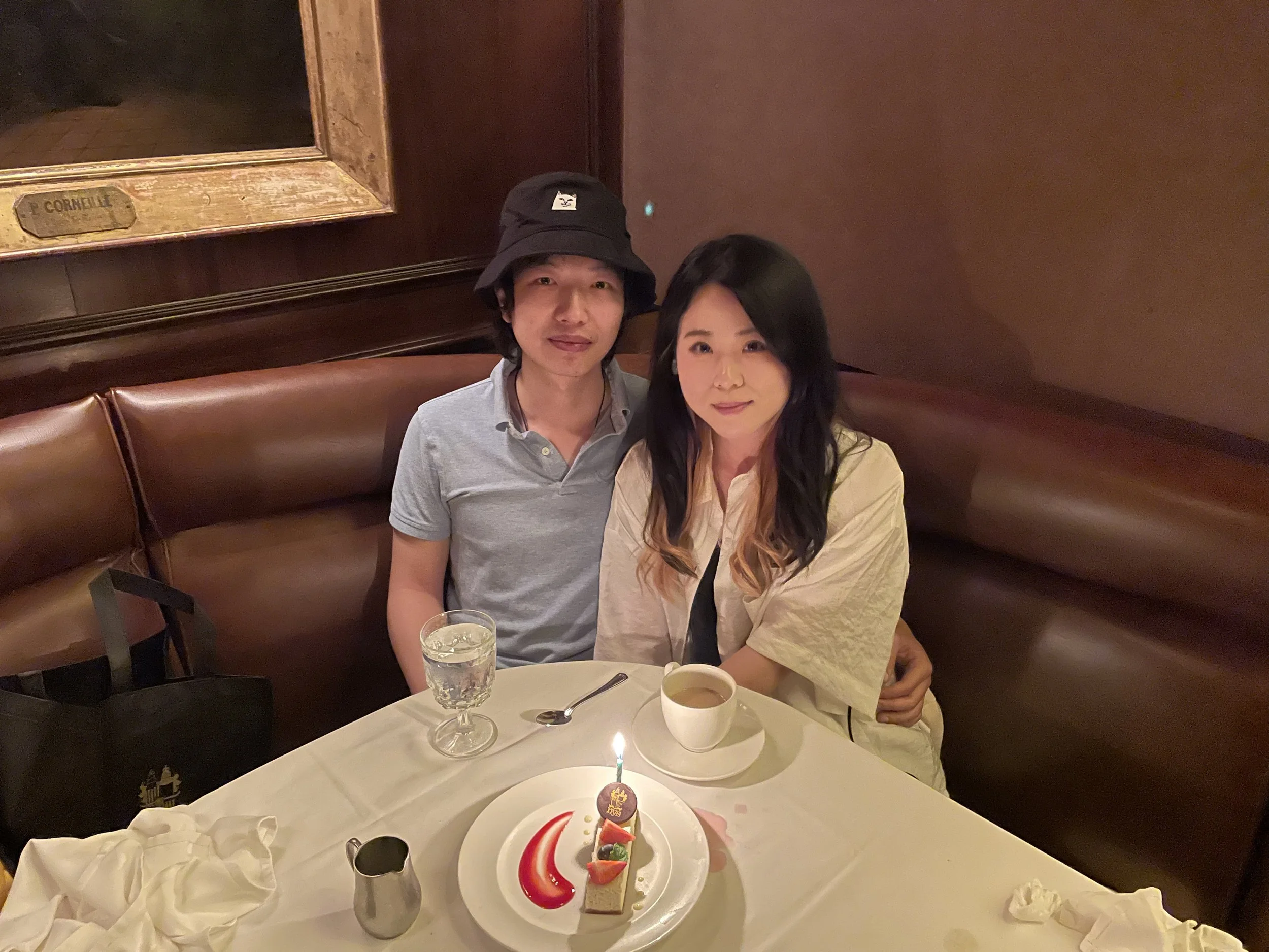 这是我们一起度过的第一个生日。This was the first birthday we spent together.