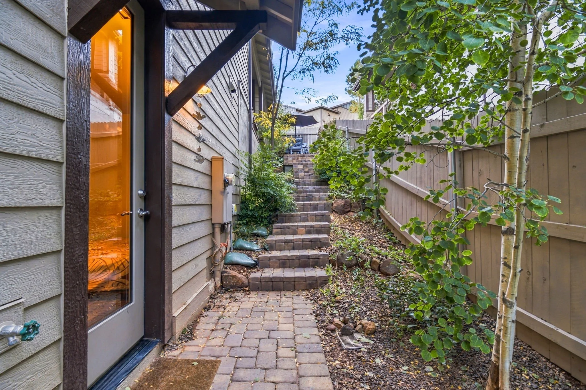 17-web-or-mls-596ForestView-52.jpg