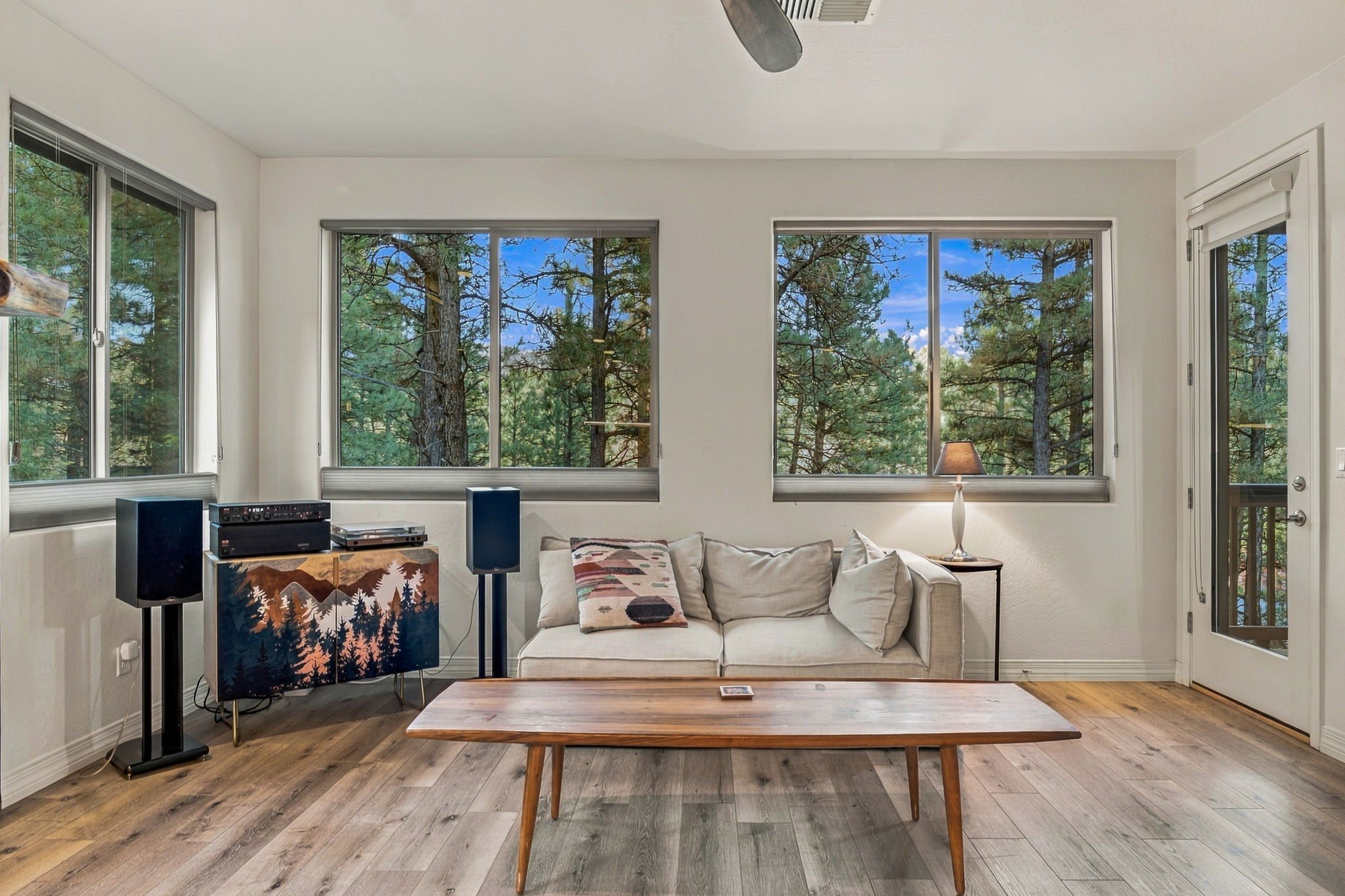 49-web-or-mls-596ForestView-19.jpg