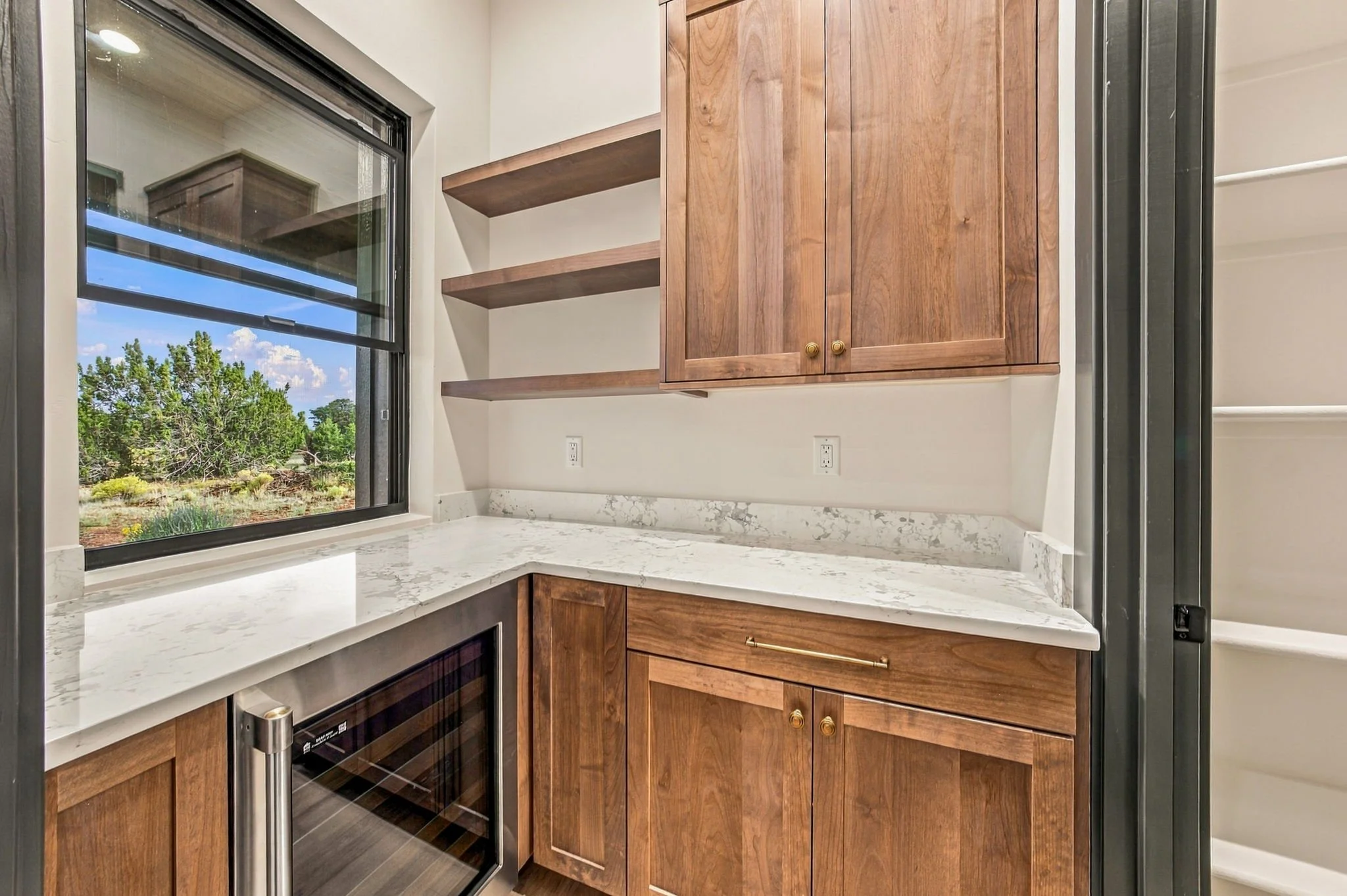 25-web-or-mls-8583TallTales-AQC-24.jpg
