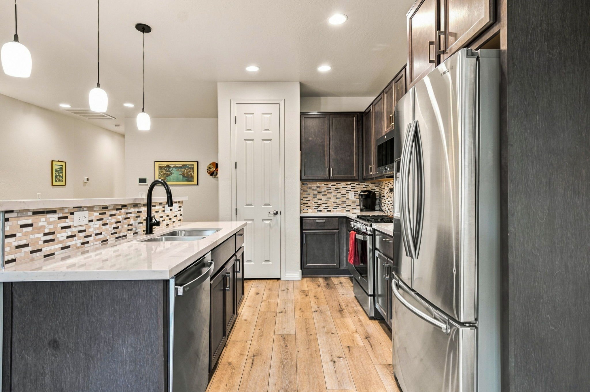 52-web-or-mls-596ForestView-16.jpg