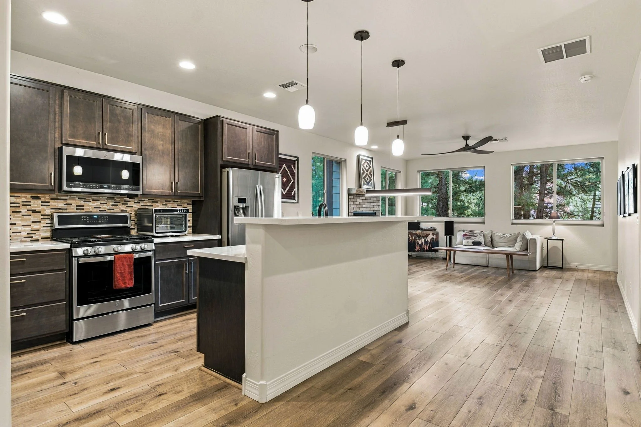 55-web-or-mls-596ForestView-13.jpg