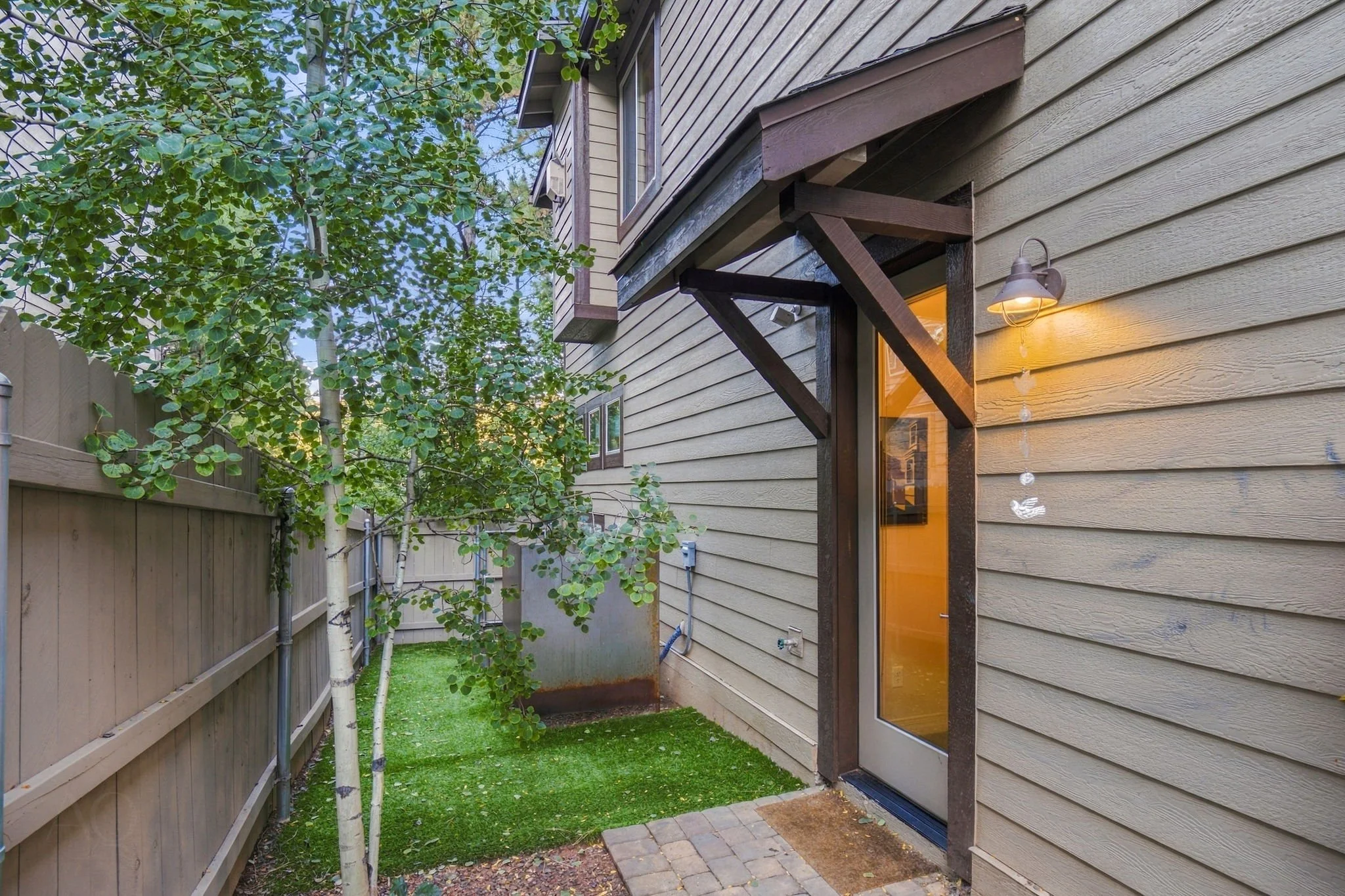 19-web-or-mls-596ForestView-49.jpg