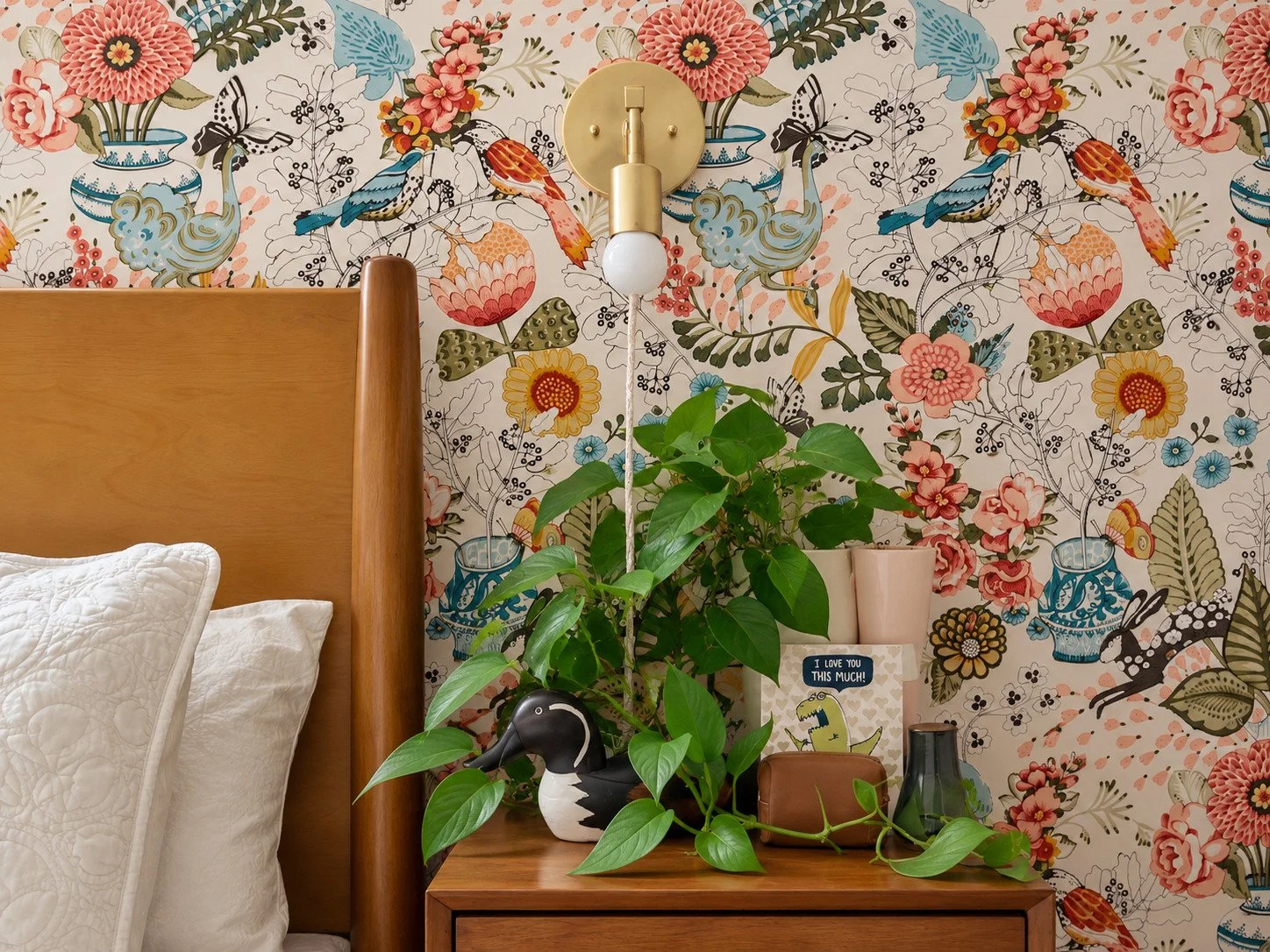 bedroom_nightstand_detail_portfolio_master.jpg