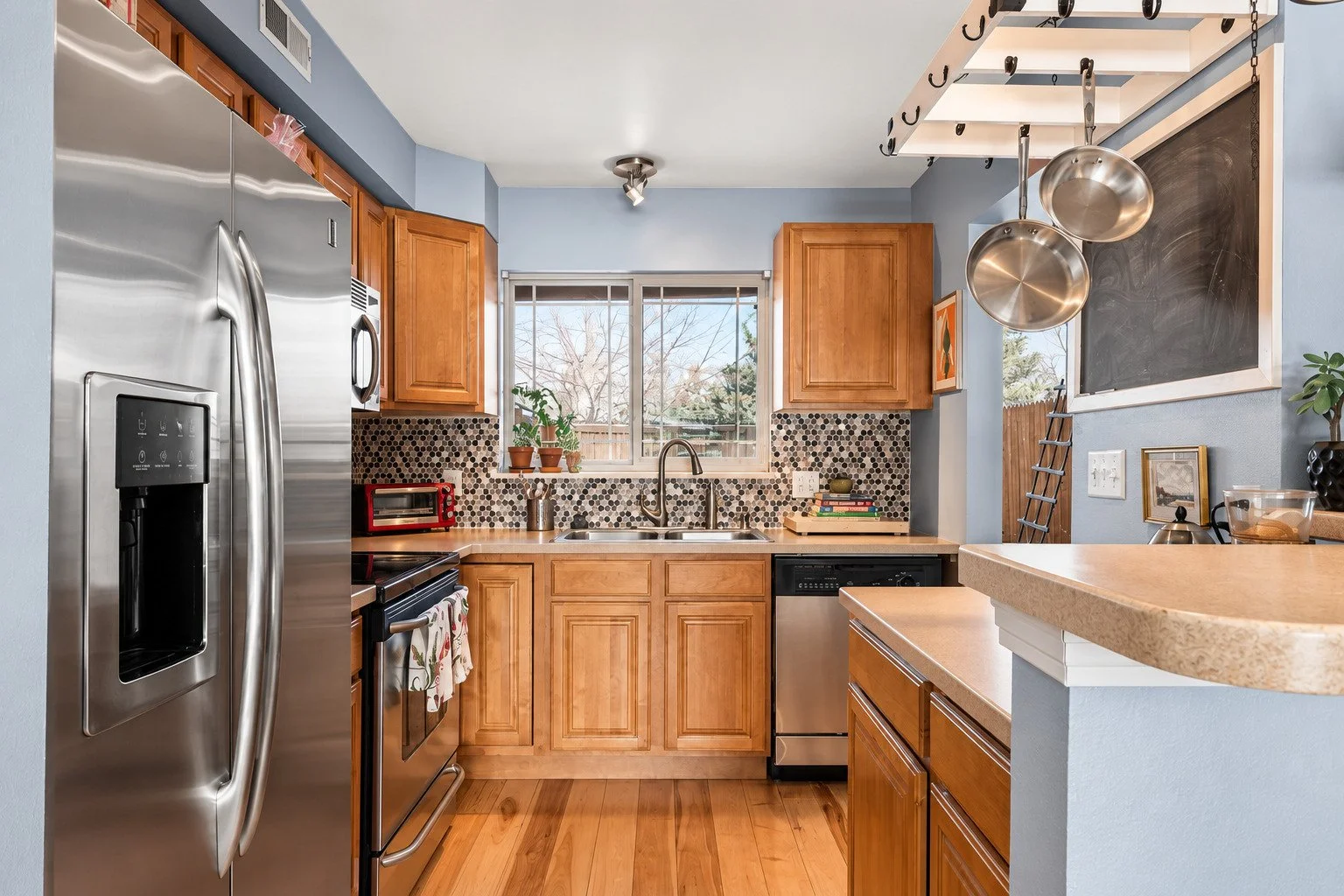 blue_kitchen_second_view_portfolio_master.jpg