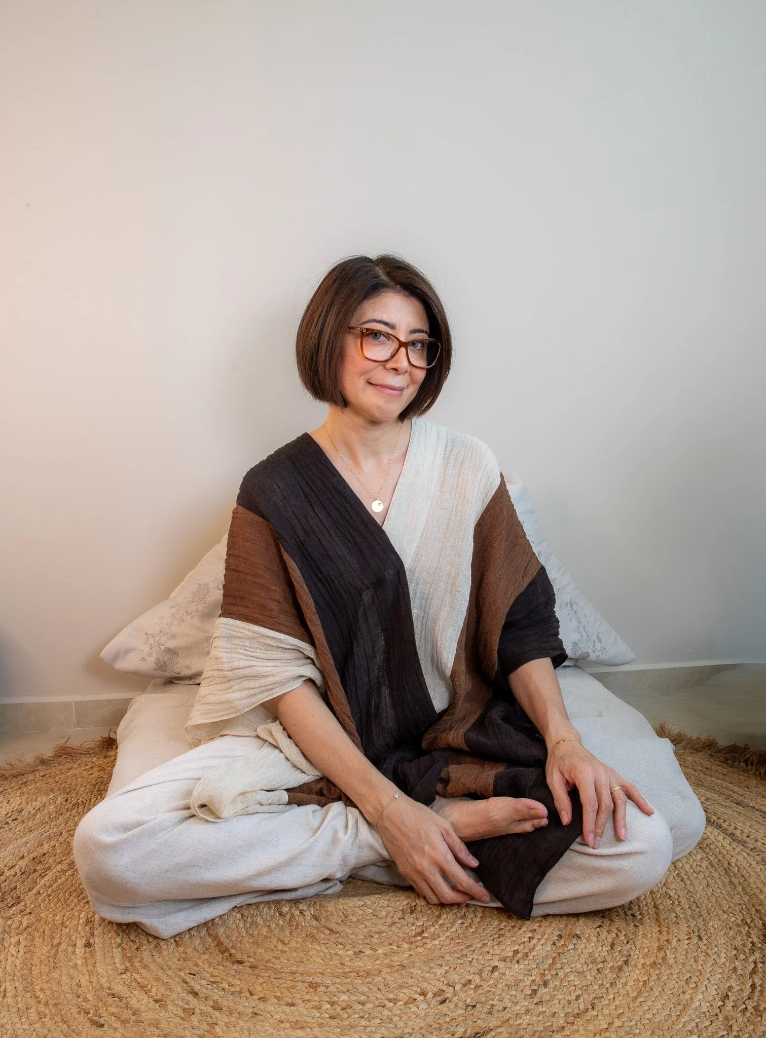 Retrato de Ale Paulin, facilitadora certificada de I AM Yoga Nidra™.
