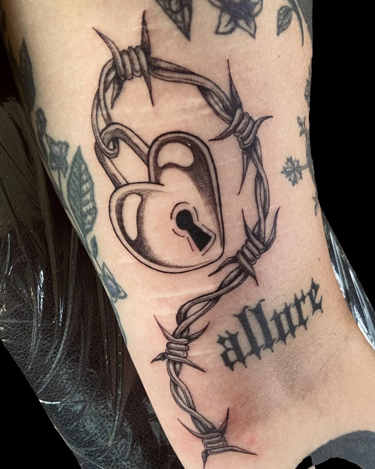 Recently done. Taking appointments.

Private Studio located in Monterey Park, CA.

By Appointment. Deposit Required to Book.

Message or text 6264820323

Thank you.

#losangelestattoo #eastla #montereypark #blackwork #alternative #tattoo #losangelest