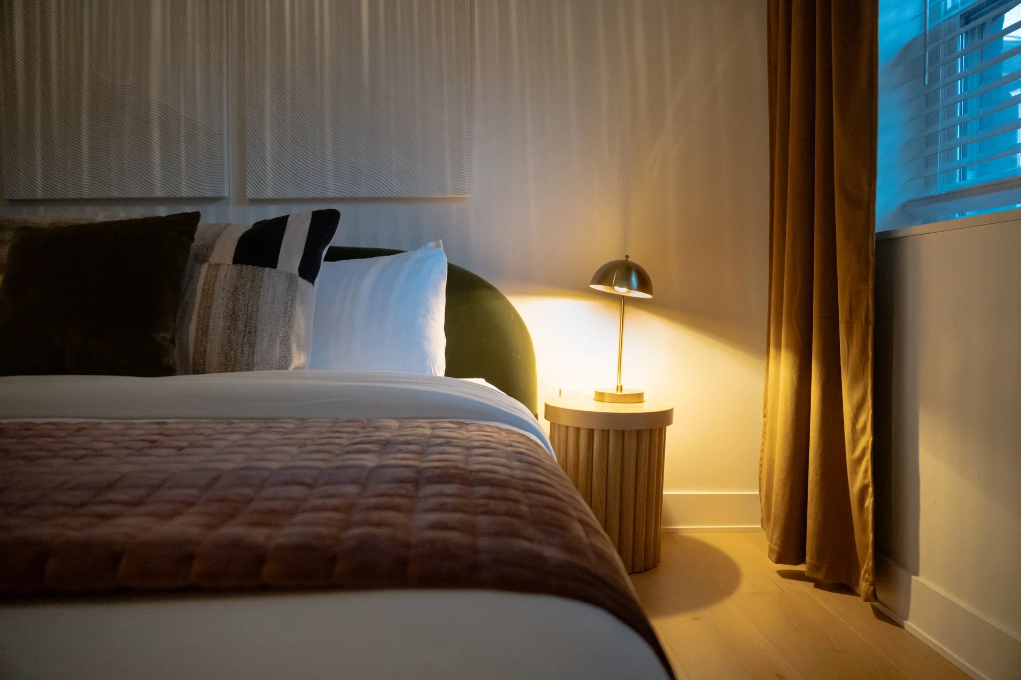 wideshot-bed.jpg