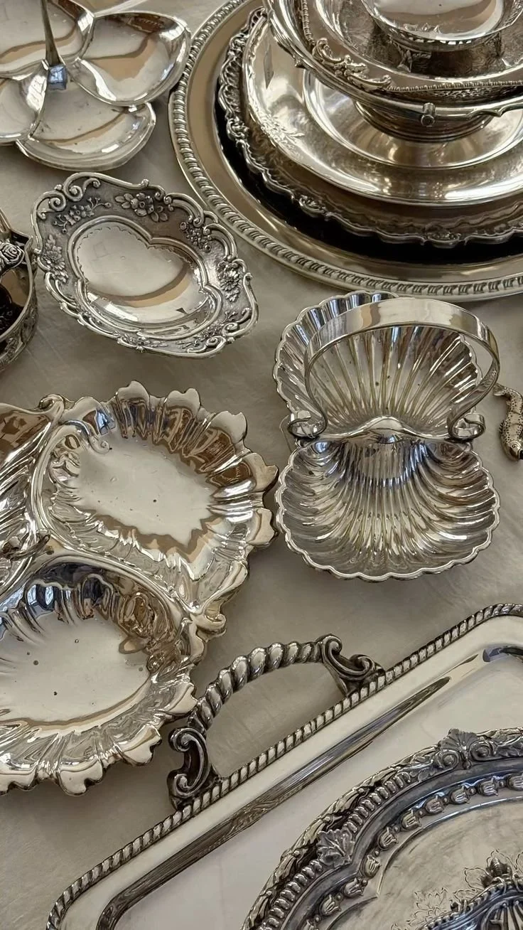 THE TABLE COLLECTION