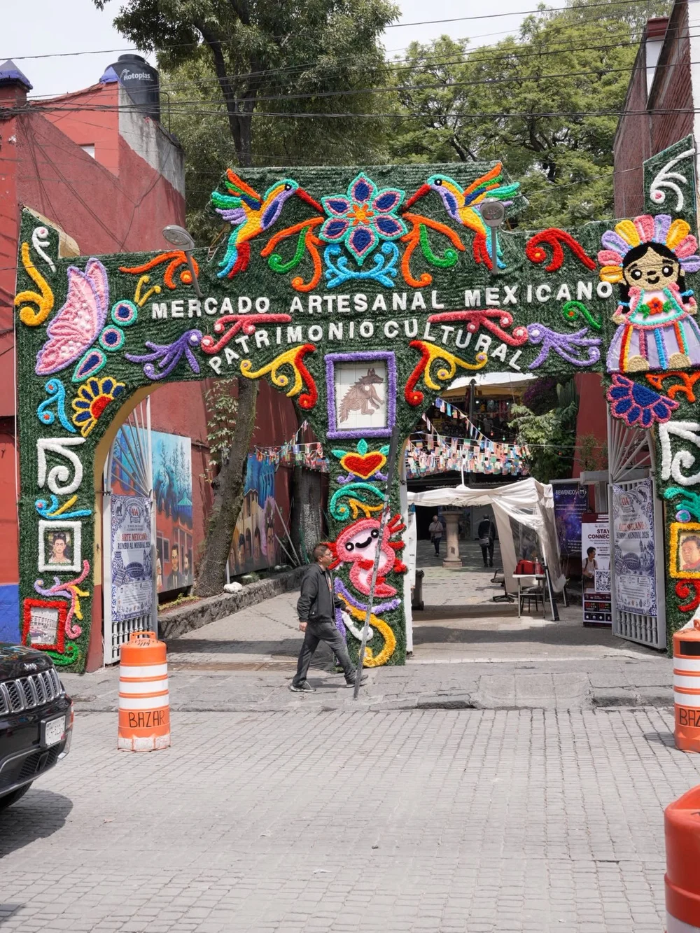 Entrance to the artisan market in Mérida