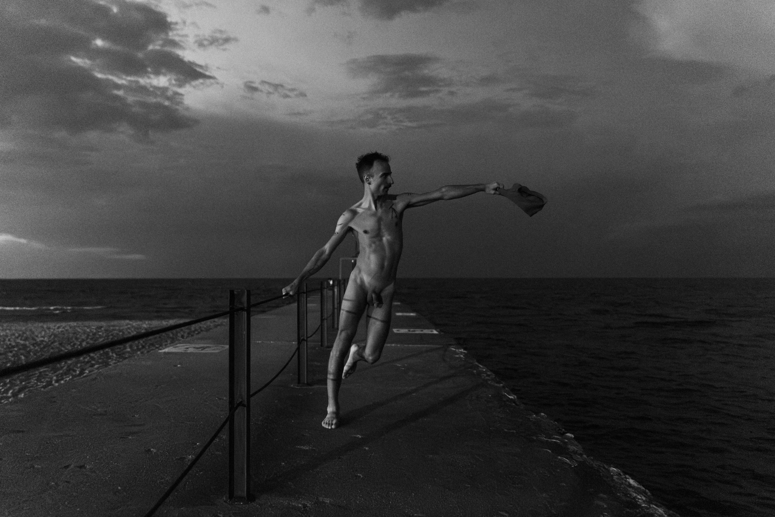 [bnw][solo][out]