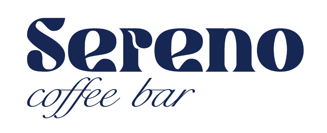 Logotipo de un bar de café llamado 'Sereno Coffee Bar' en letras azules.