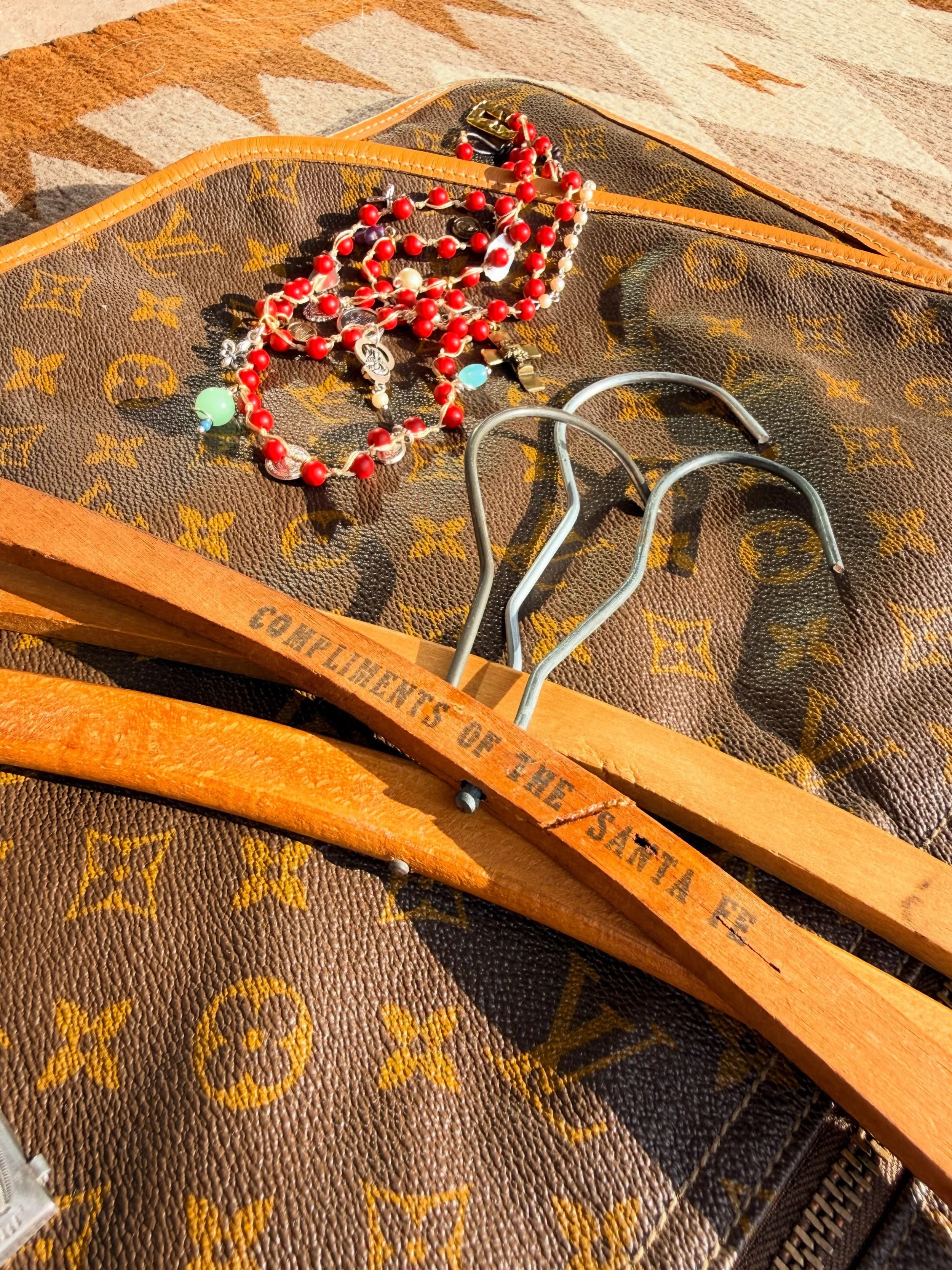 Vintage Treasures 🖤