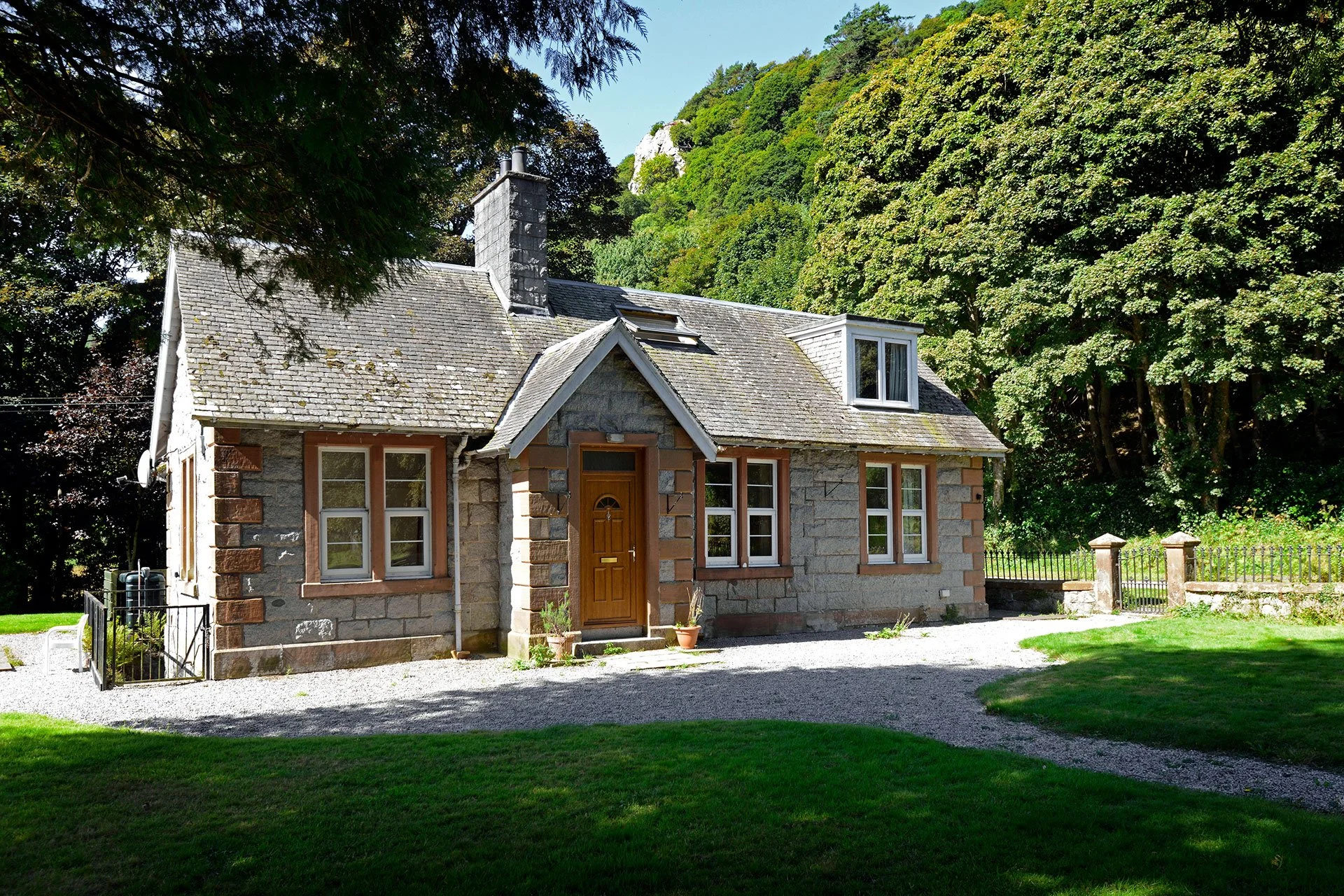 Kirkennan Lodge Exterior