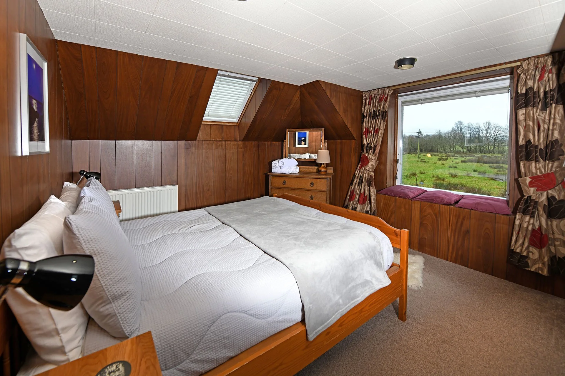 The-Mews-bedroom-main
